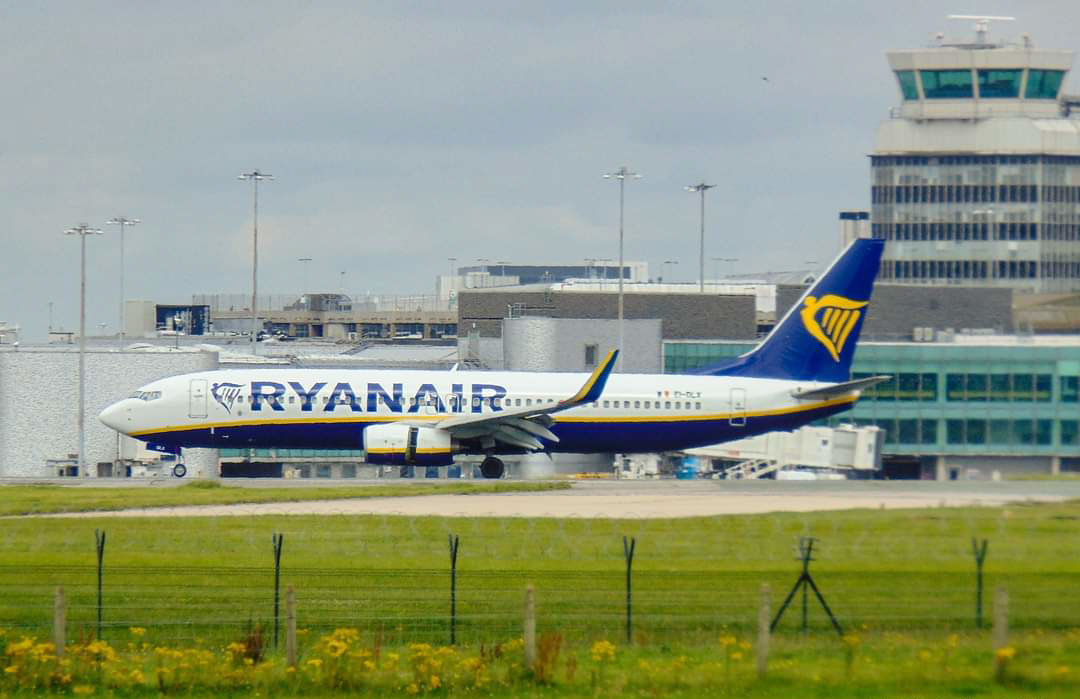 EI-DLX/EIDLX Ryanair Boeing 737-8AS(WL) Photo by AV8 Photos - AVSpotters.com