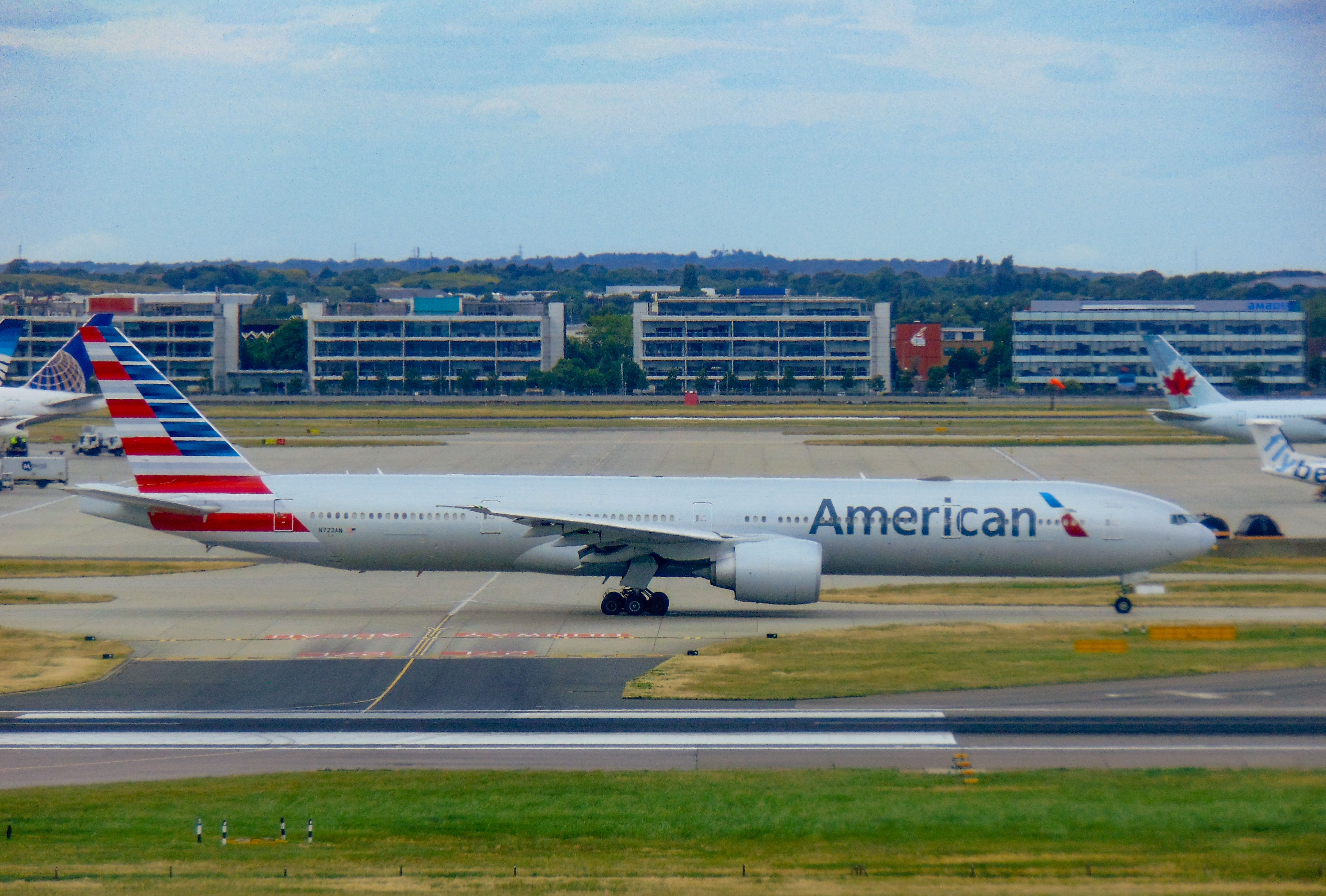 N722AN/N722AN American Airlines Boeing 777-323ER Photo by AV8 Photos - AVSpotters.com