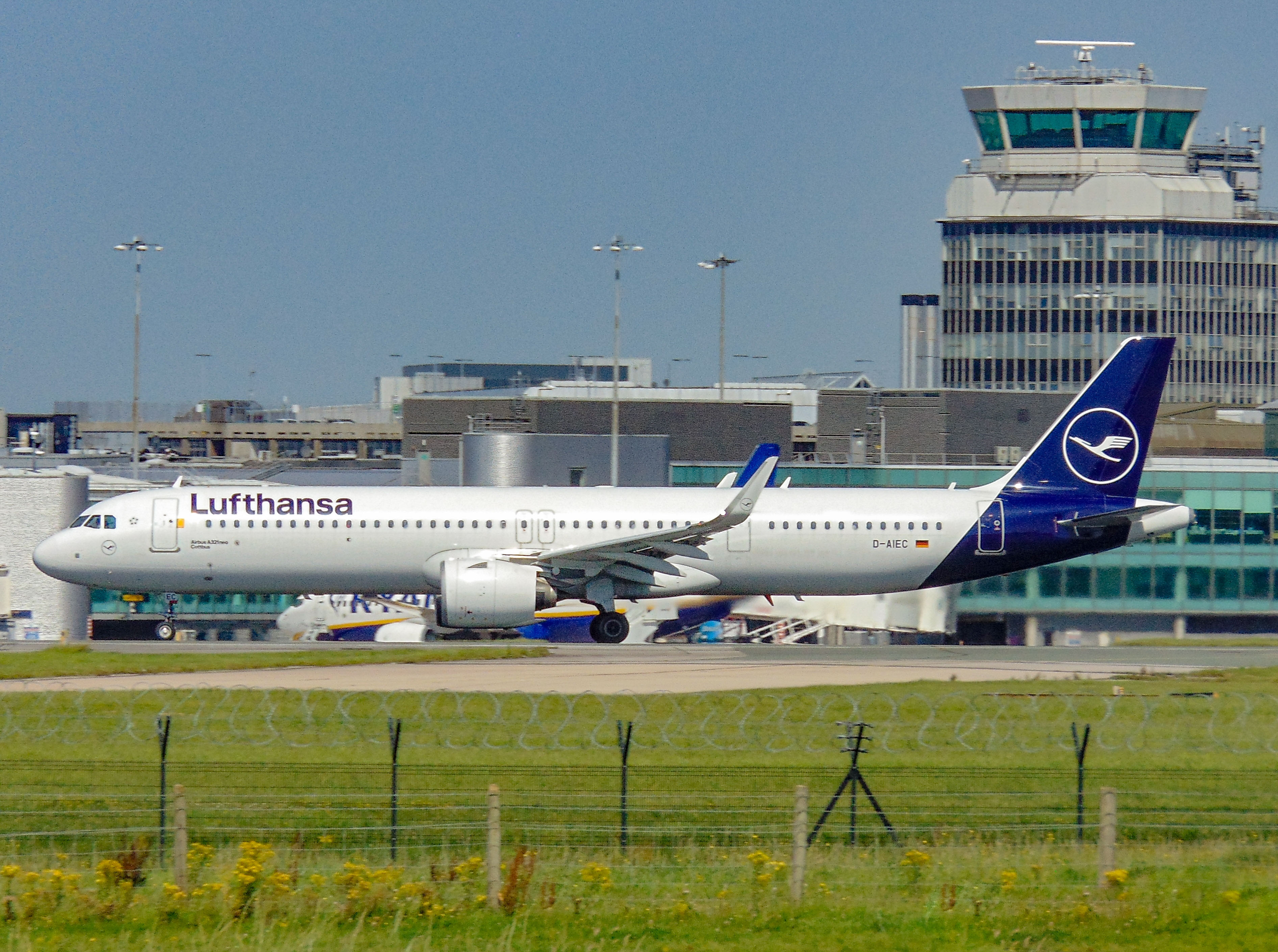 D-AIEC/DAIEC Lufthansa Airbus A321neo Airframe Information - AVSpotters.com