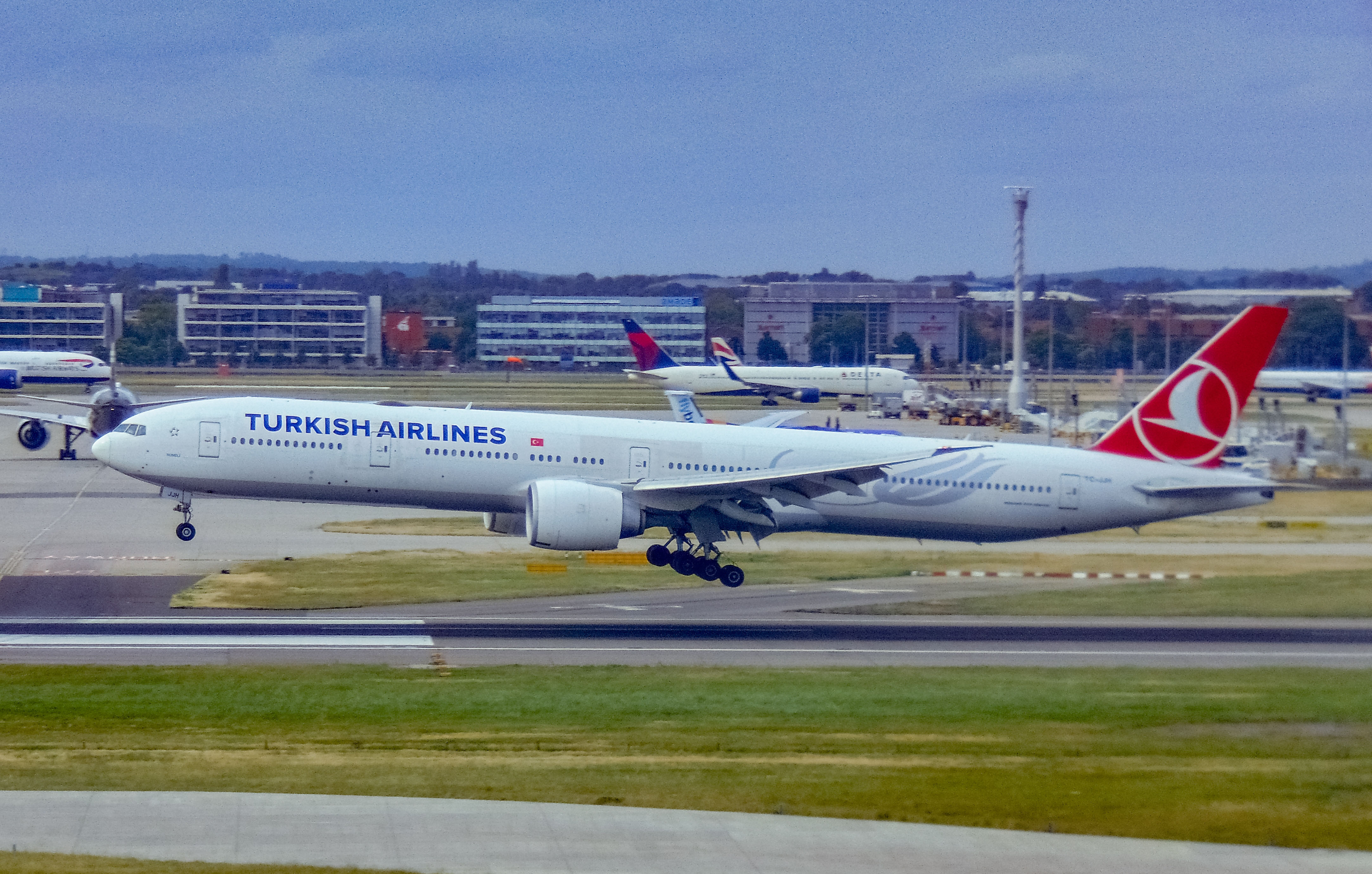 TC-JJH/TCJJH THY Turkish Airlines Boeing 777-3F2ER Photo by AV8 Photos - AVSpotters.com