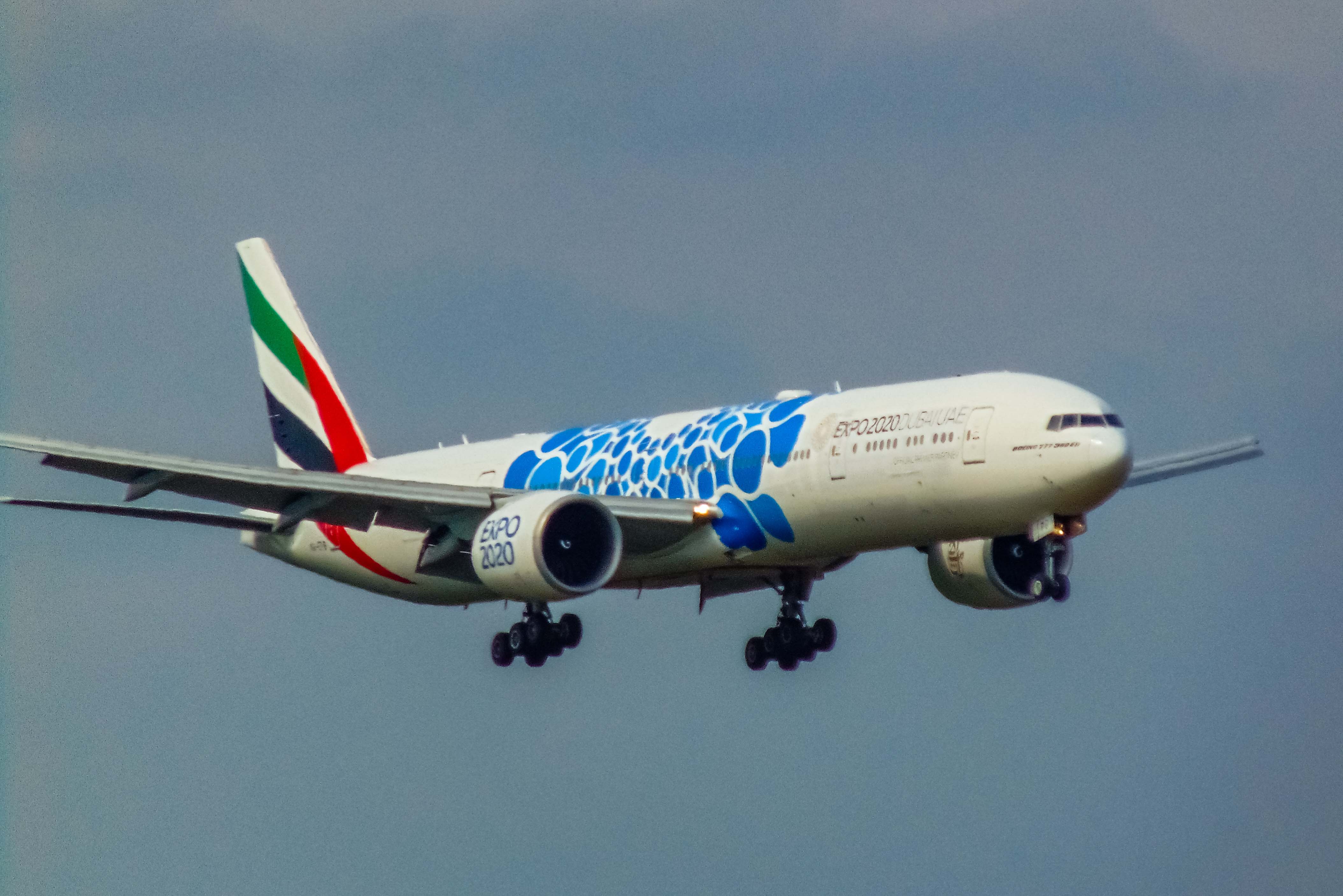 A6-EPB/A6EPB Emirates Airlines Boeing 777-31HER Photo by AV8 Photos - AVSpotters.com