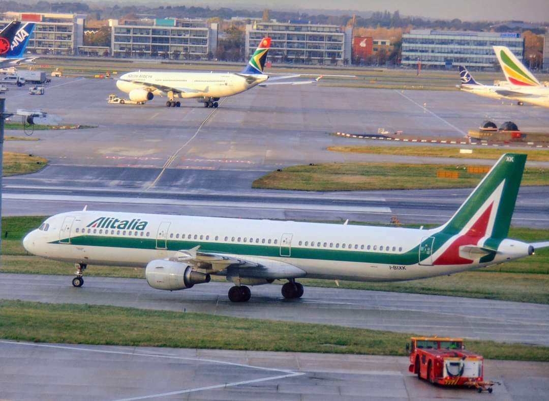 I-BIXK/IBIXK Alitalia Airbus A321-112 Photo by AV8 Photos - AVSpotters.com