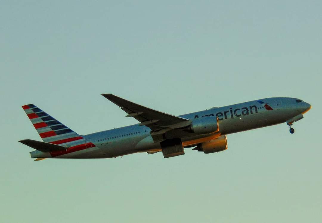 N772AN/N772AN American Airlines Boeing 777-223ER Photo by AV8 Photos - AVSpotters.com