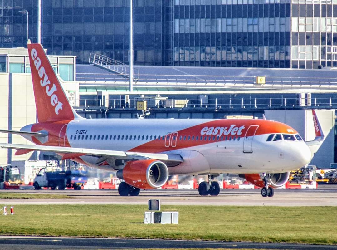 G-EZRX/GEZRX easyJet Airbus A320-214(SL) Photo by AV8 Photos - AVSpotters.com