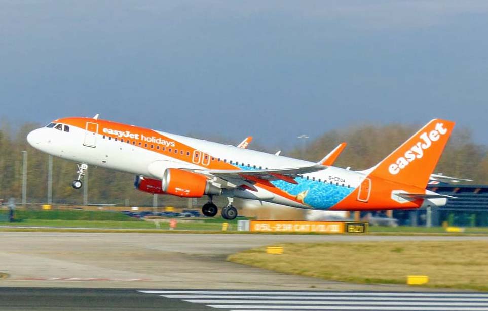 G-EZOA/GEZOA easyJet Airbus A320-214(SL) Photo by AV8 Photos - AVSpotters.com