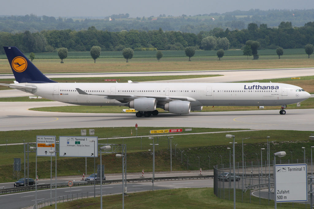 D-AIHR/DAIHR Lufthansa Airbus A340-642 Photo by JLRAviation - AVSpotters.com