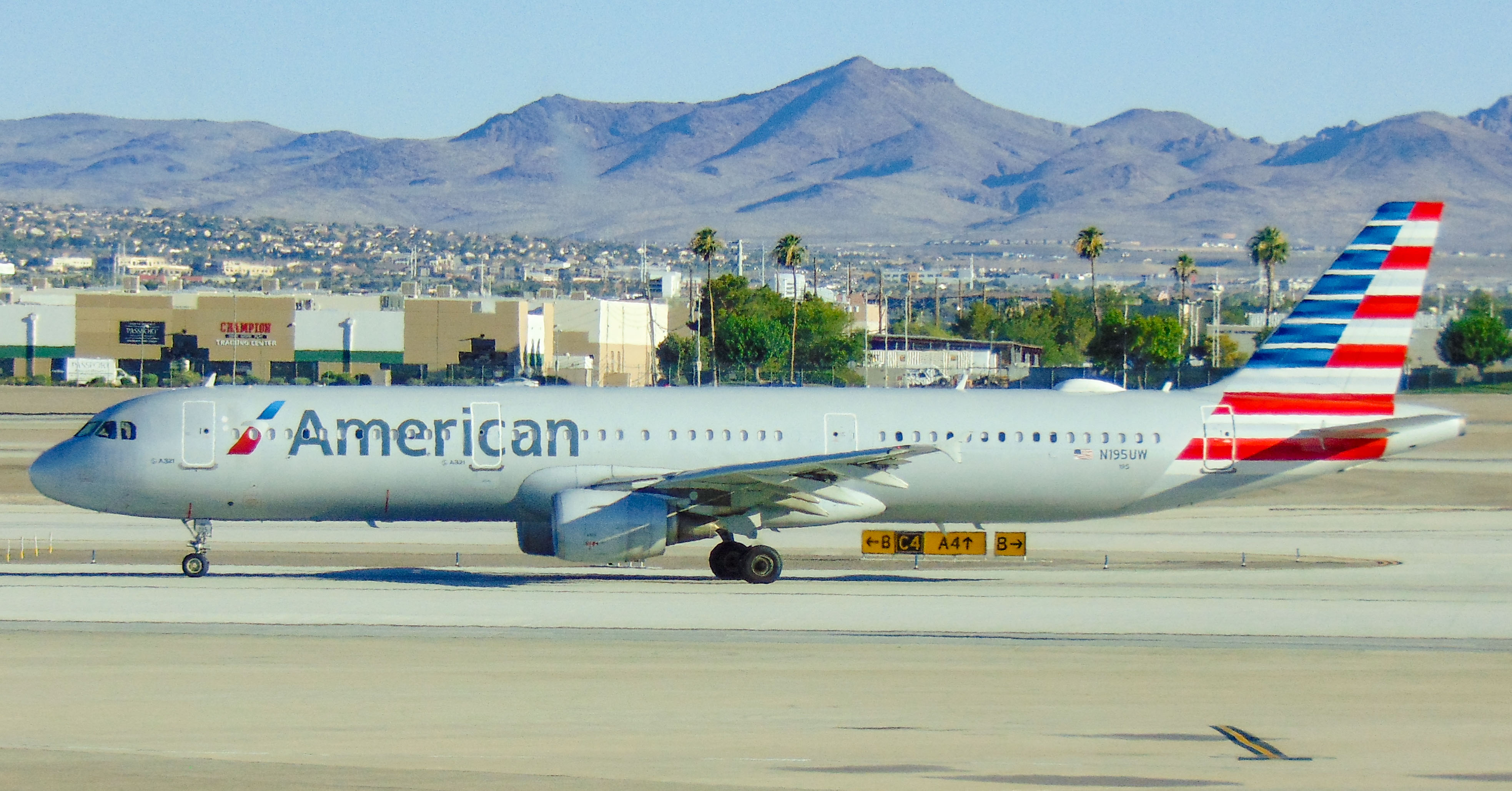 N195UW/N195UW American Airlines Airbus A321-211 Photo by AV8 Photos - AVSpotters.com