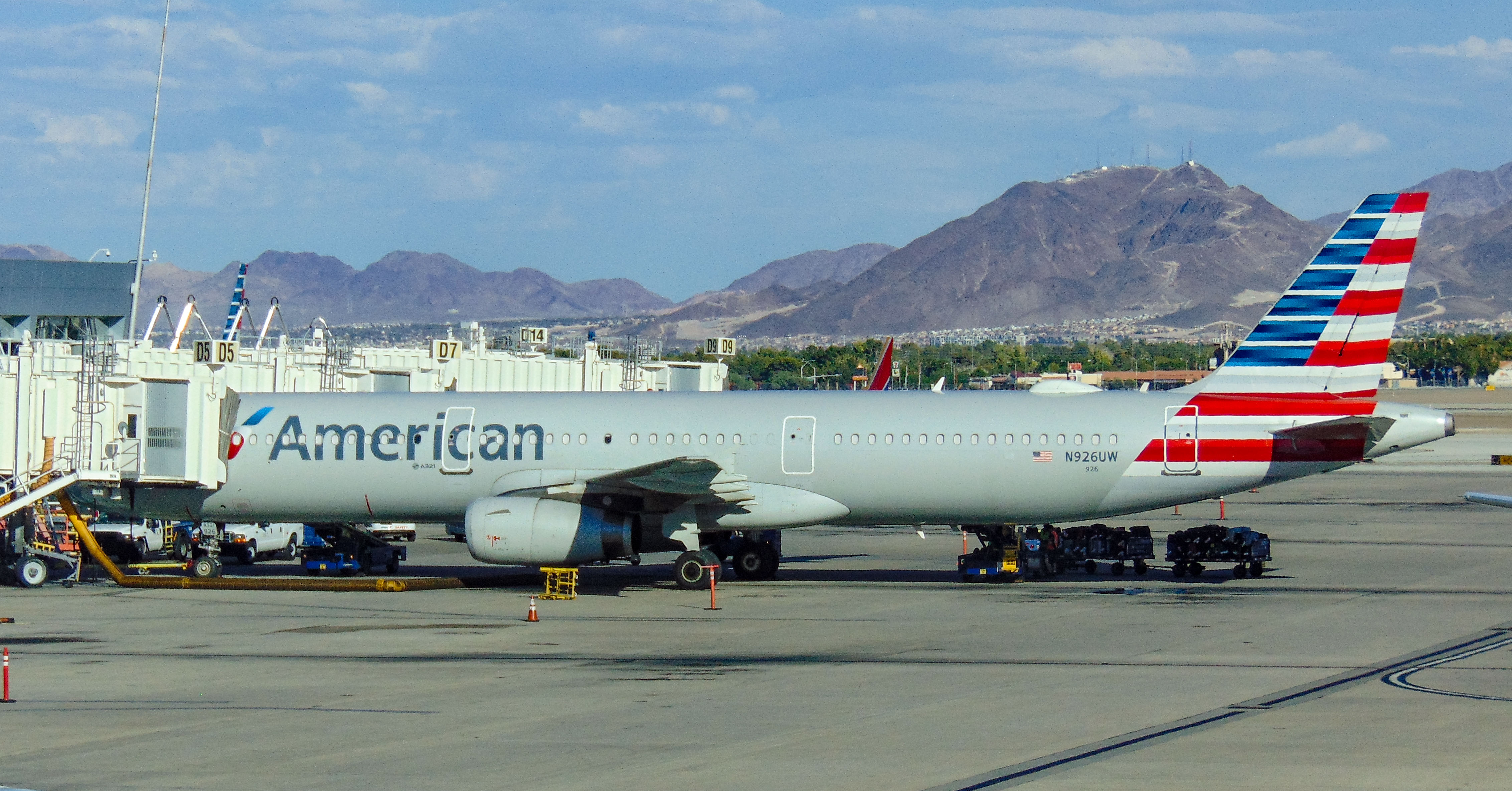 N926UW/N926UW American Airlines Airbus A321-231 Photo by AV8 Photos - AVSpotters.com