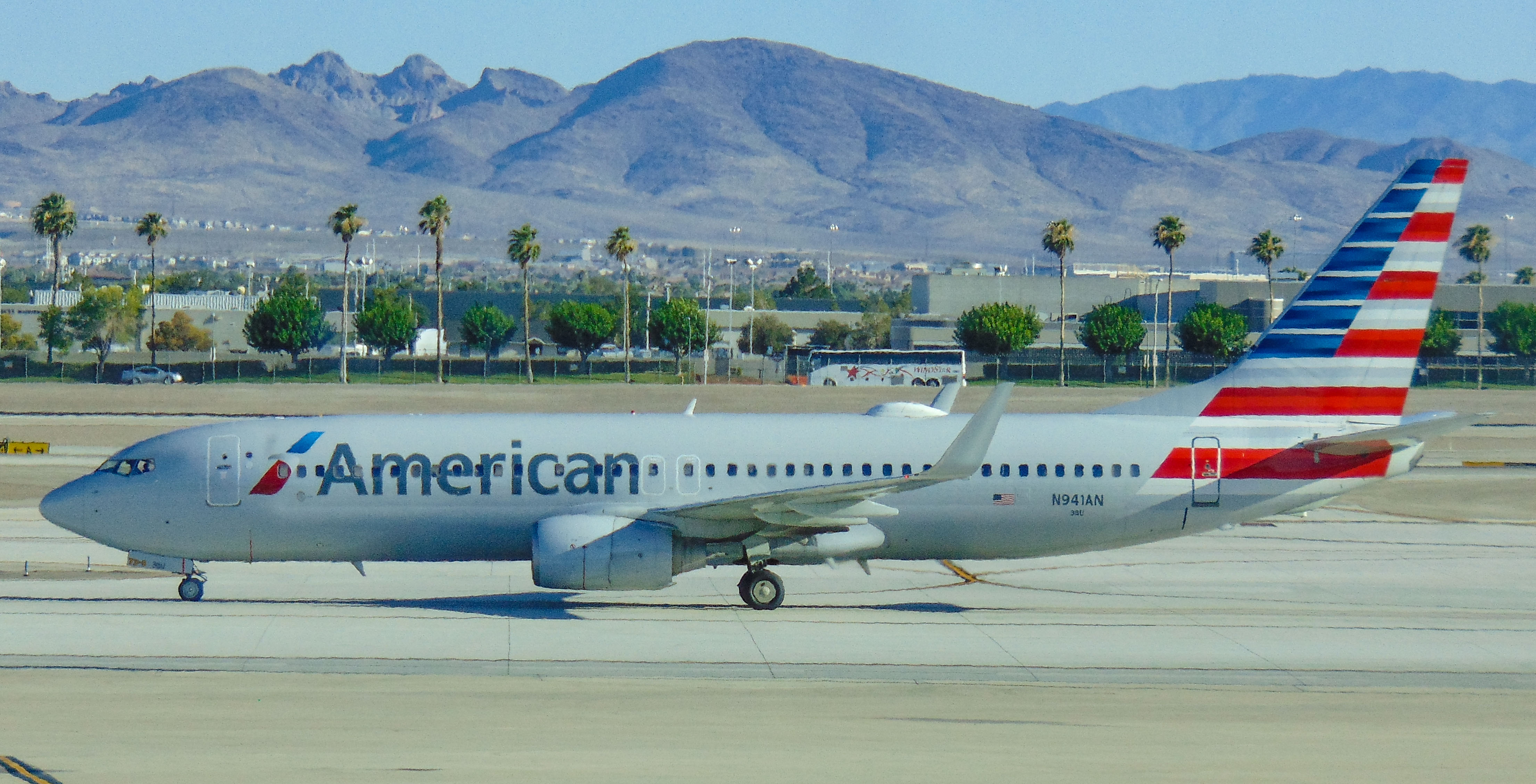 N941AN/N941AN American Airlines Boeing 737-823(WL) Photo by AV8 Photos - AVSpotters.com