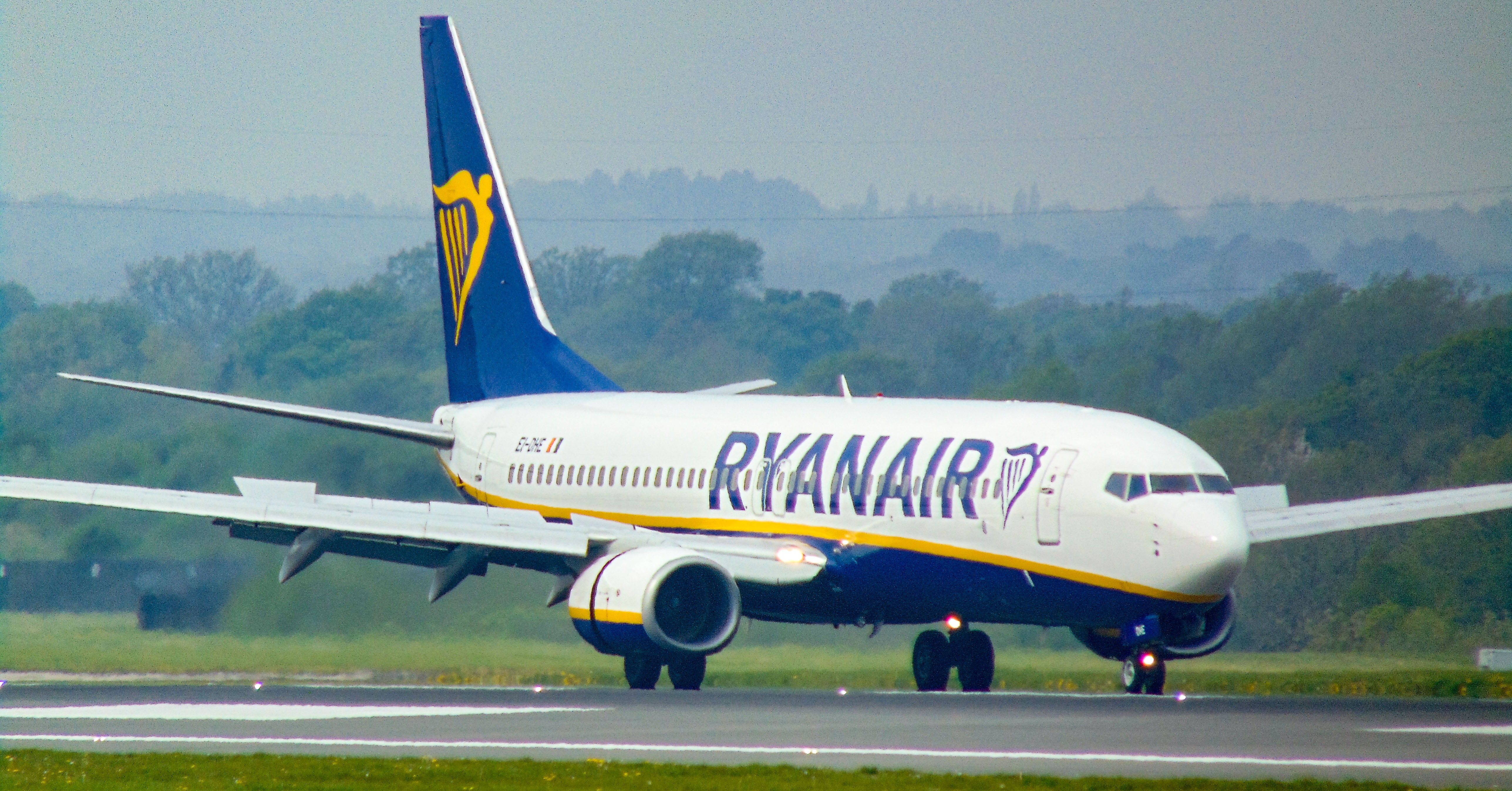 EI-DHE/EIDHE Ryanair Boeing 737-8AS(WL) Photo by AV8 Photos - AVSpotters.com