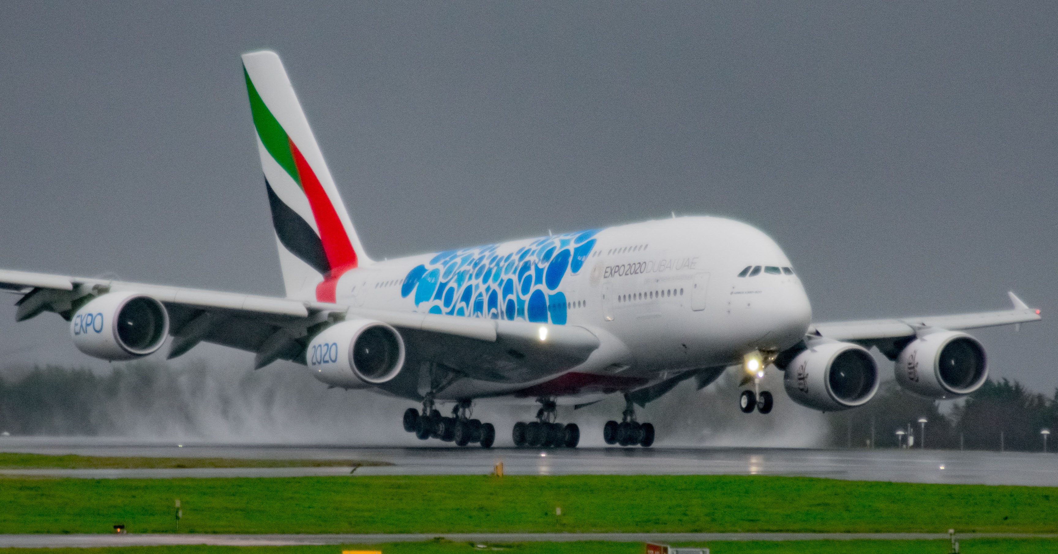 A6-EOT/A6EOT Emirates Airlines Airbus A380-861 Photo by AV8 Photos - AVSpotters.com