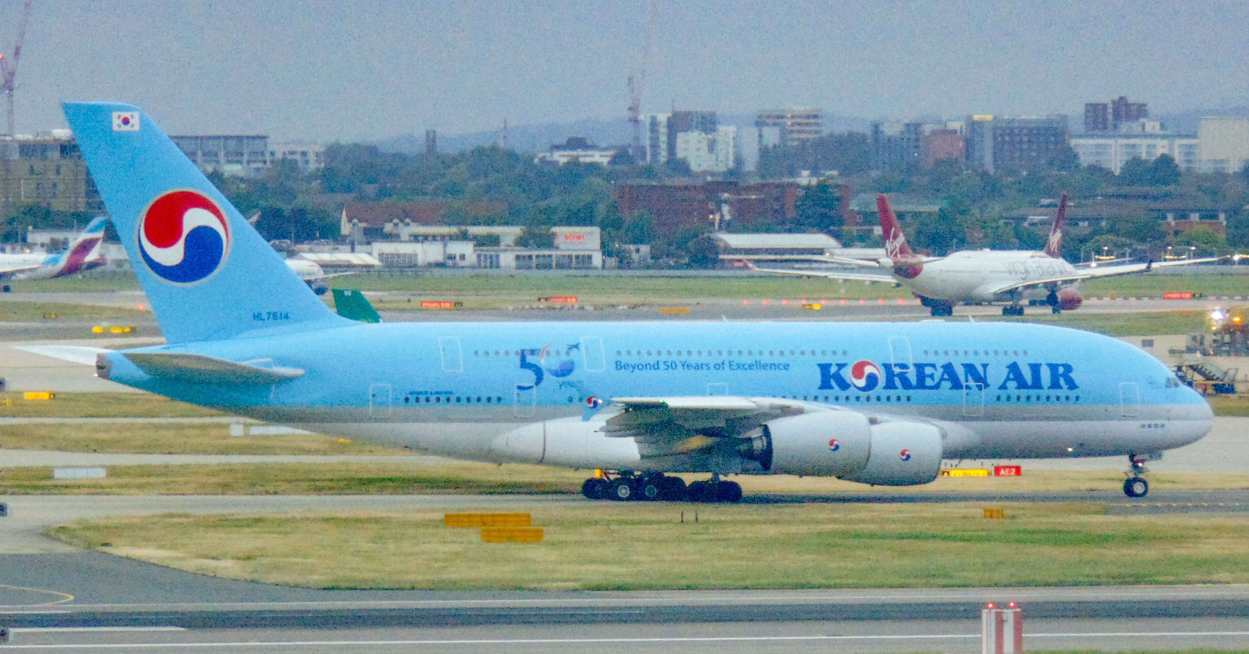 HL7614/HL7614 Korean Air Airbus A380-861 Photo by AV8 Photos - AVSpotters.com