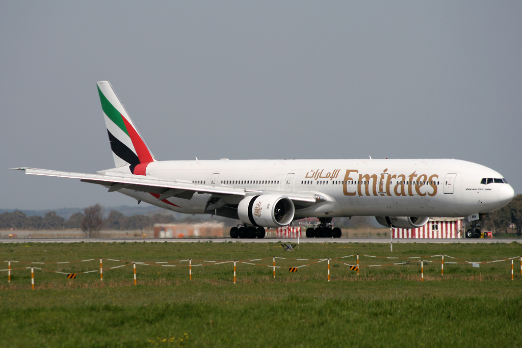 A6-EMW/A6EMW Emirates Airlines Boeing 777-31H Photo by JLRAviation - AVSpotters.com