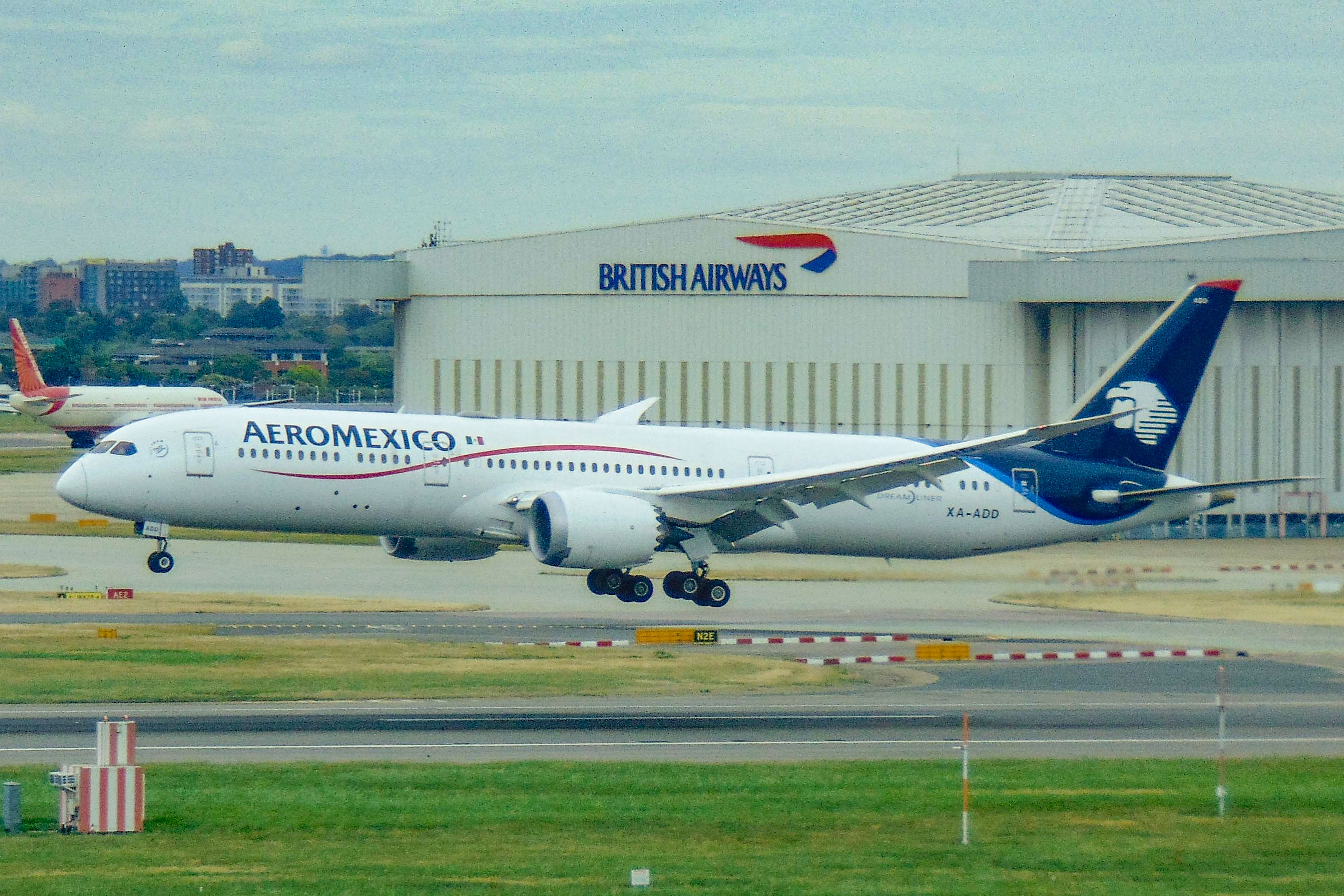 XA-ADD/XAADD Aeromexico Boeing 787 Airframe Information - AVSpotters.com