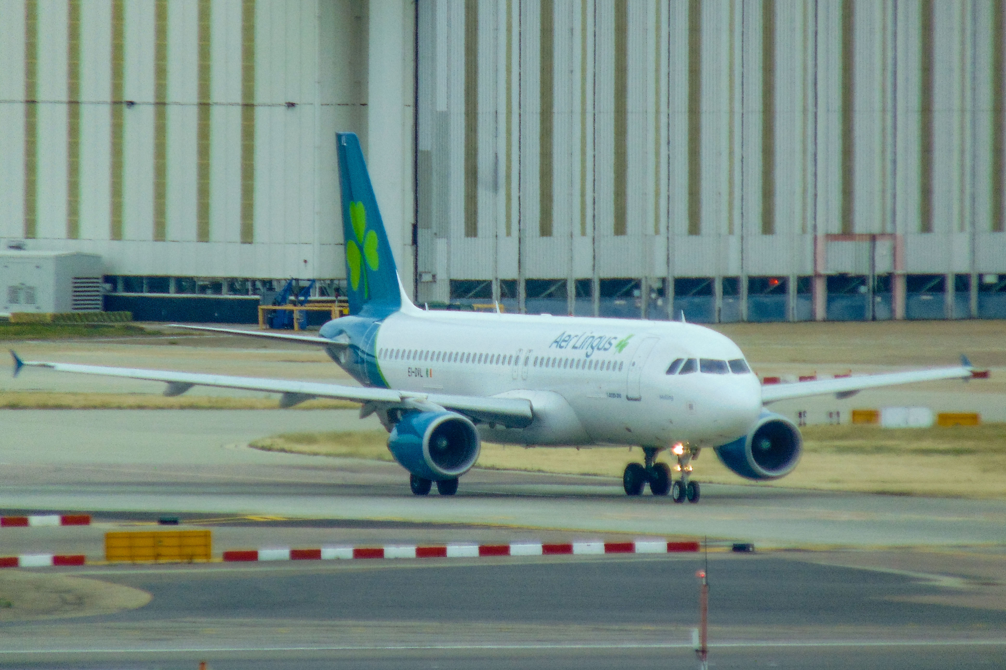 EI-DVL/EIDVL Aer Lingus Airbus A320-214 Photo by AV8 Photos - AVSpotters.com