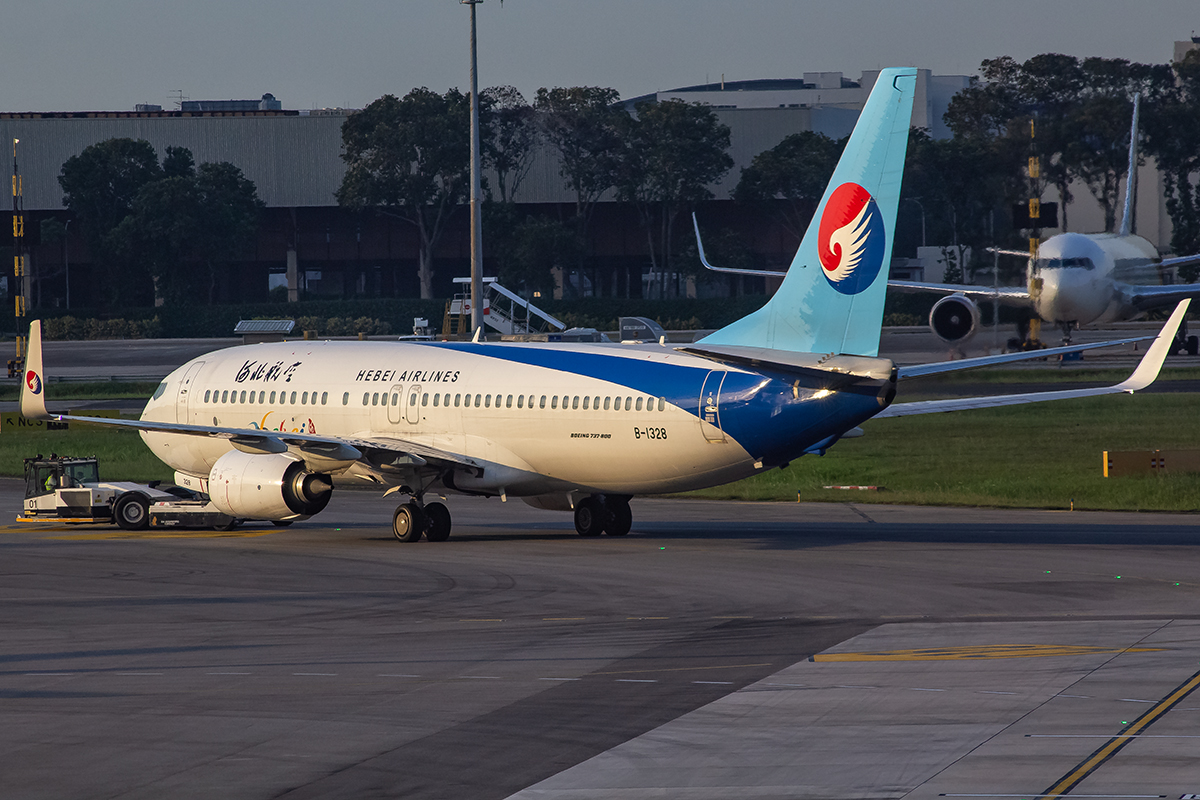 B-1328/B1328 Hebei Airlines Boeing 737 NG Airframe Information - AVSpotters.com