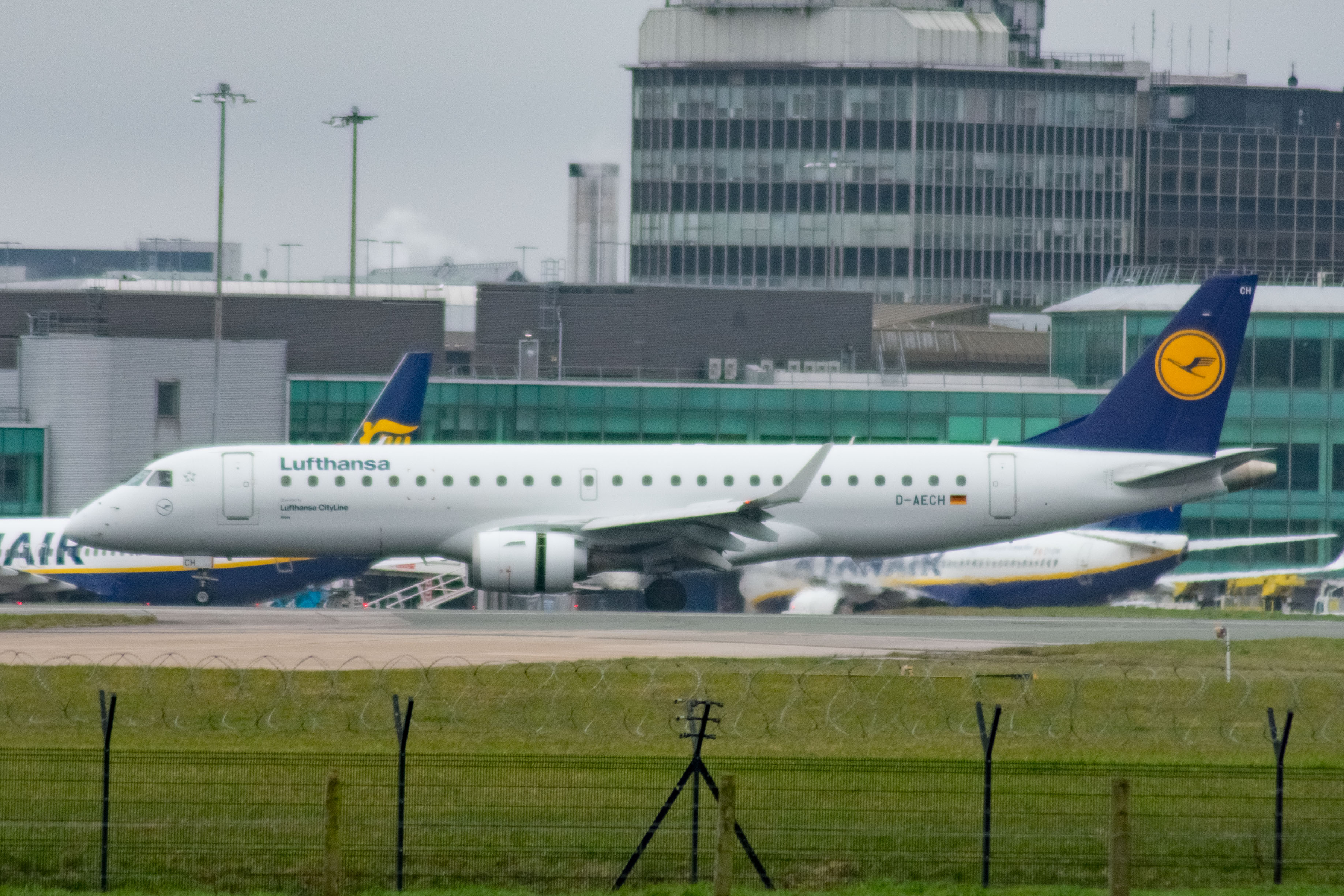 D-AECH/DAECH Lufthansa Cityline Embraer ERJ-190LR Photo by AV8 Photos - AVSpotters.com