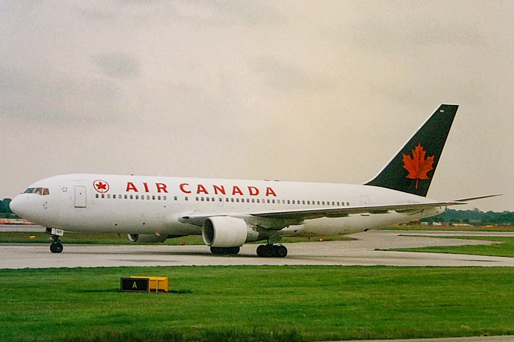 C-FVNM/CFVNM Air Canada Boeing 767-209(ER) Photo by AV8 Photos - AVSpotters.com