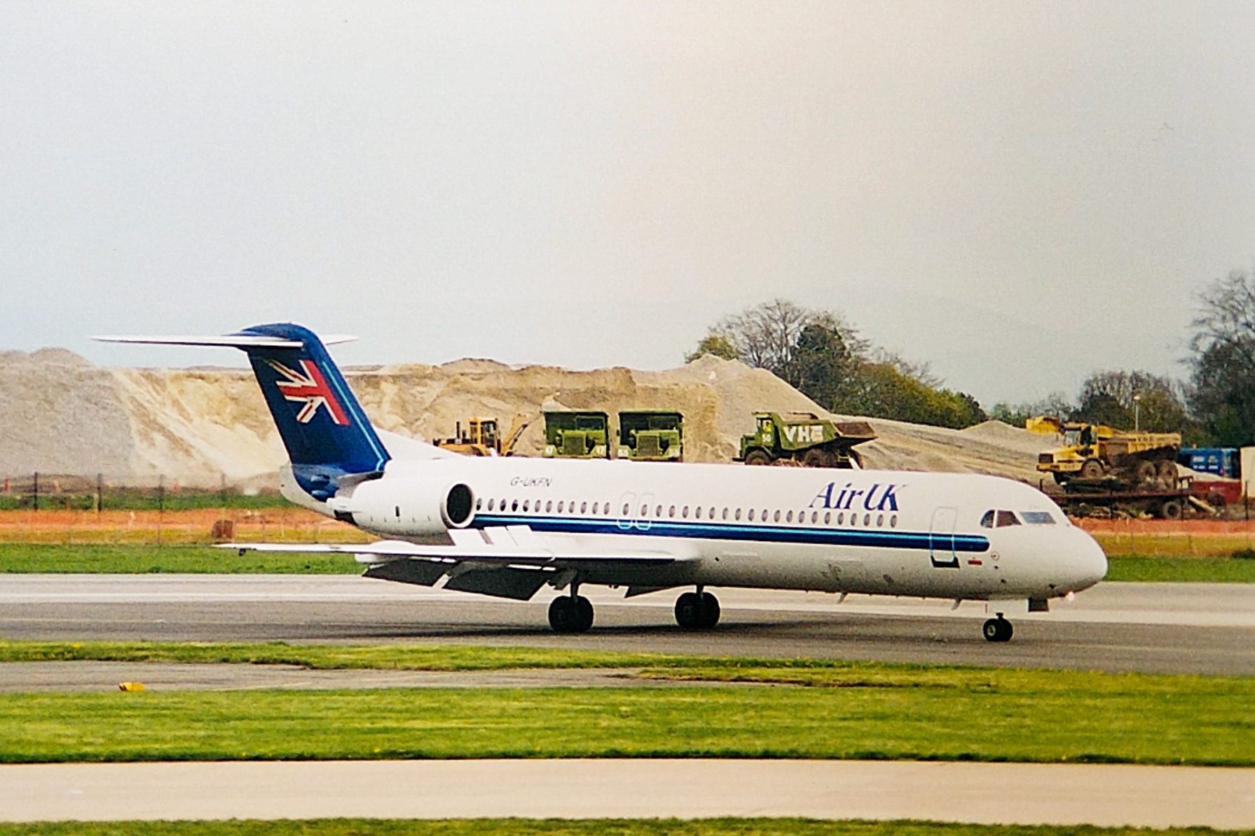 G-UKFN /GUKFN  KLM UK Fokker F-100 Photo by AV8 Photos - AVSpotters.com