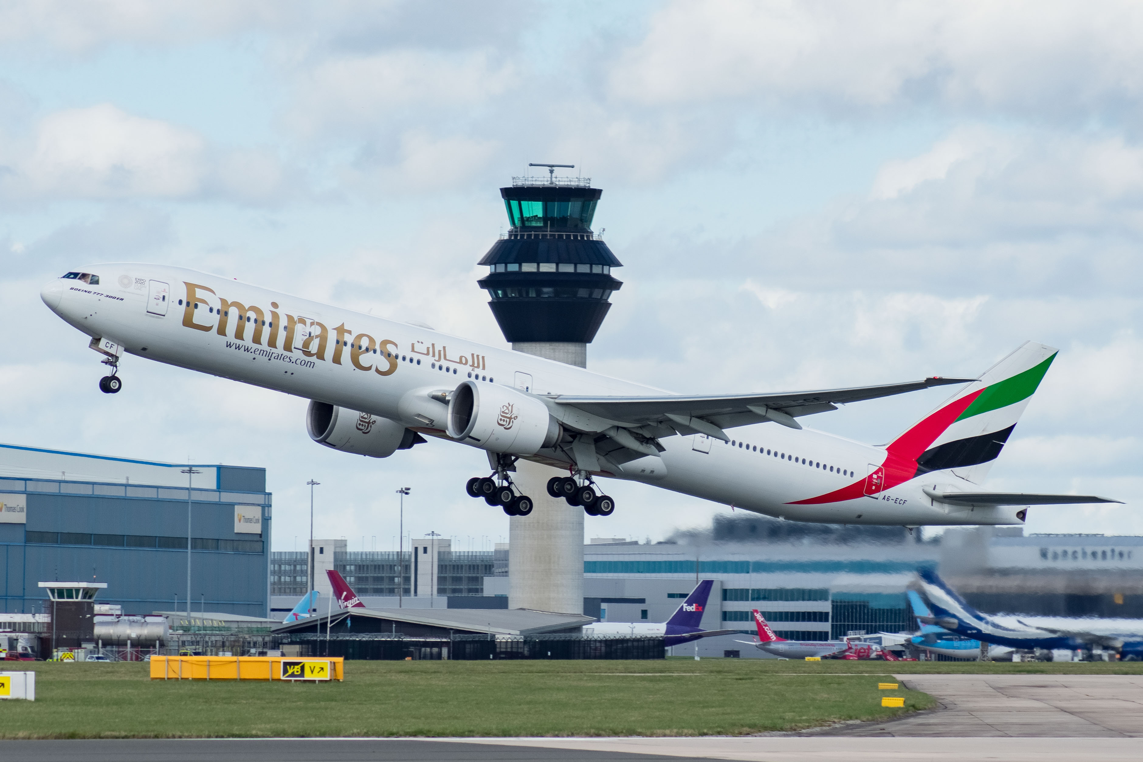 A6-ECF/A6ECF Emirates Airlines Boeing 777 Airframe Information - AVSpotters.com