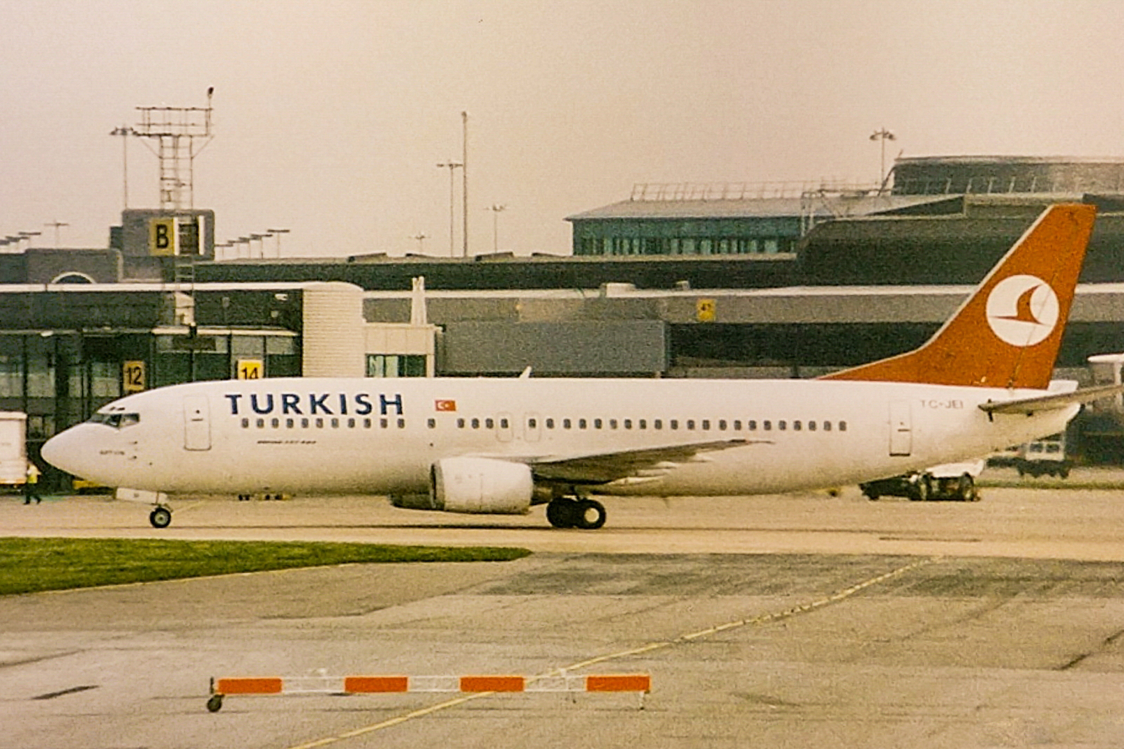 TC-JEI/TCJEI THY Turkish Airlines Boeing 737-4Q8 Photo by AV8 Photos - AVSpotters.com