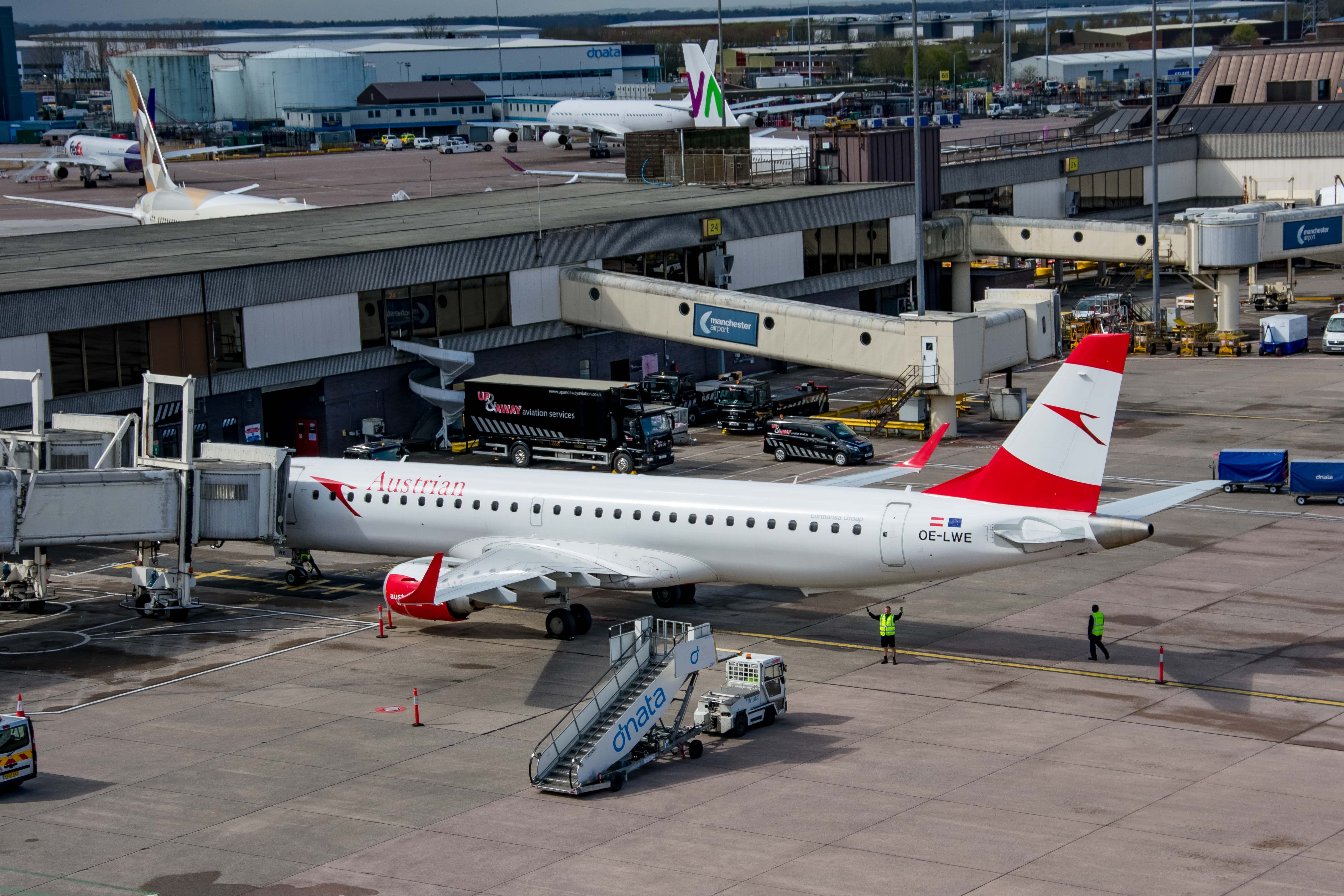 OE-LWE/OELWE Austrian Airlines Embraer ERJ-195LR Photo by AV8 Photos - AVSpotters.com