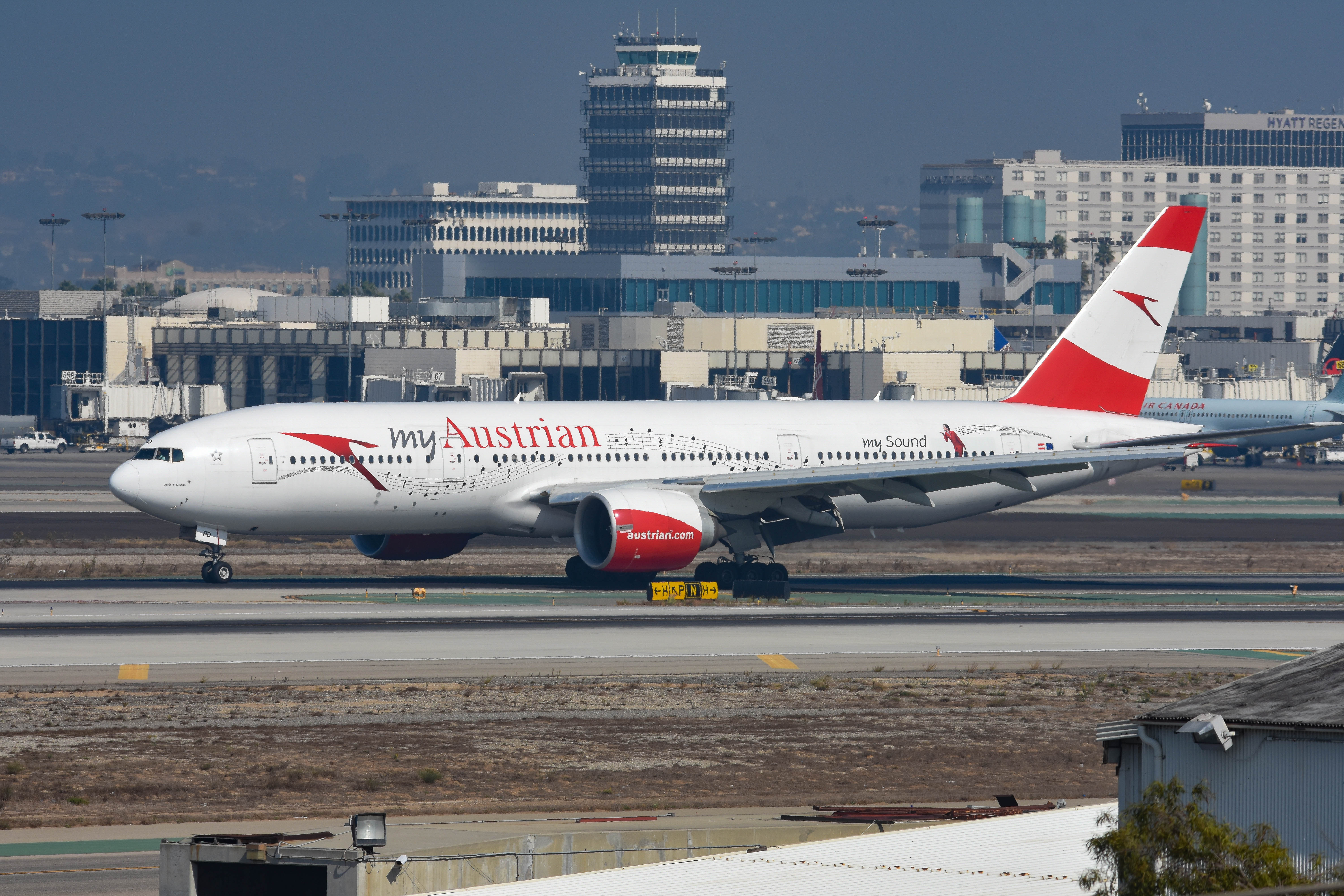 OE-LPD/OELPD Austrian Airlines Boeing 777-2Z9ER Photo by colinw - AVSpotters.com