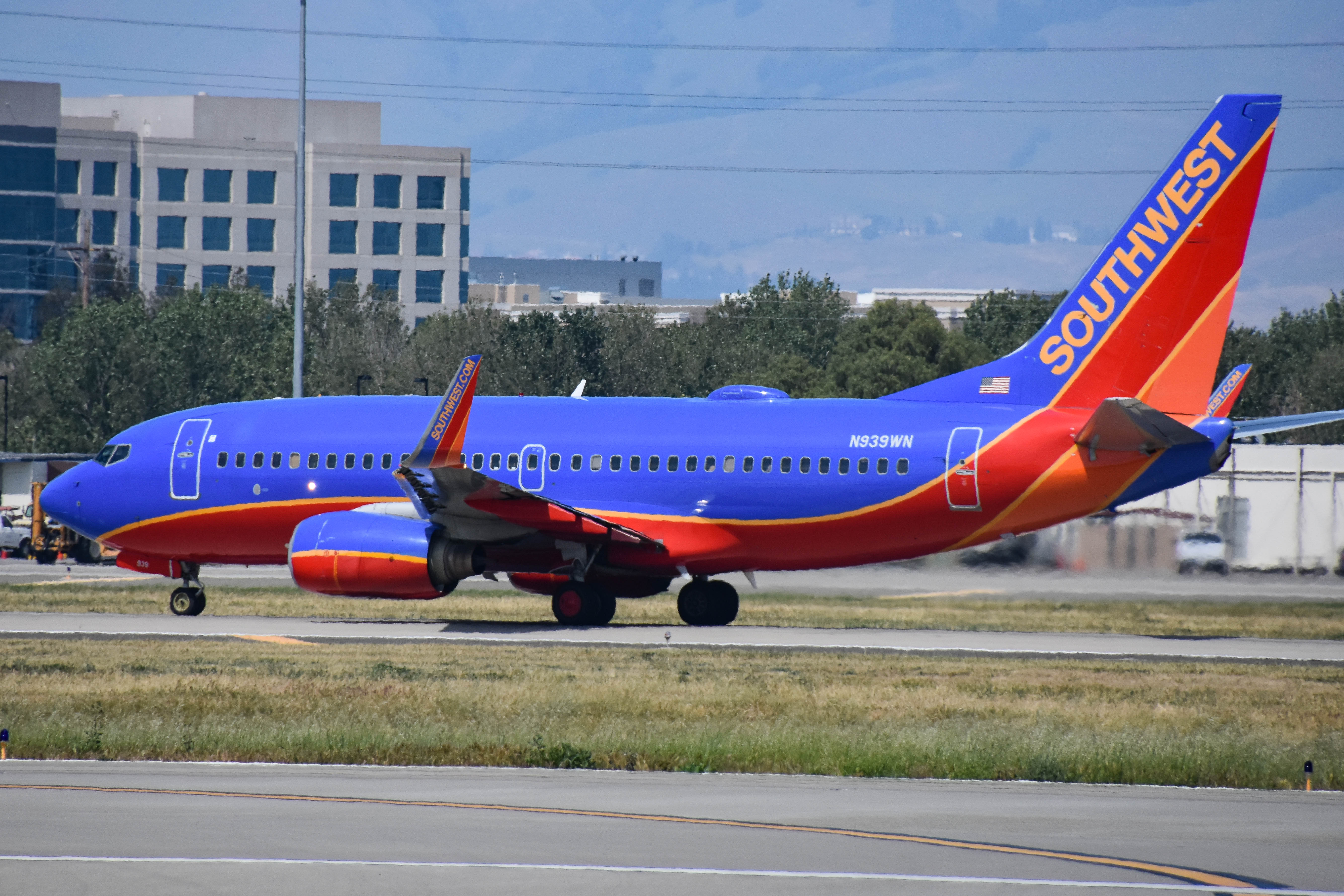 N939WN/N939WN Southwest Airlines Boeing 737-7H4(WL) Photo by colinw - AVSpotters.com