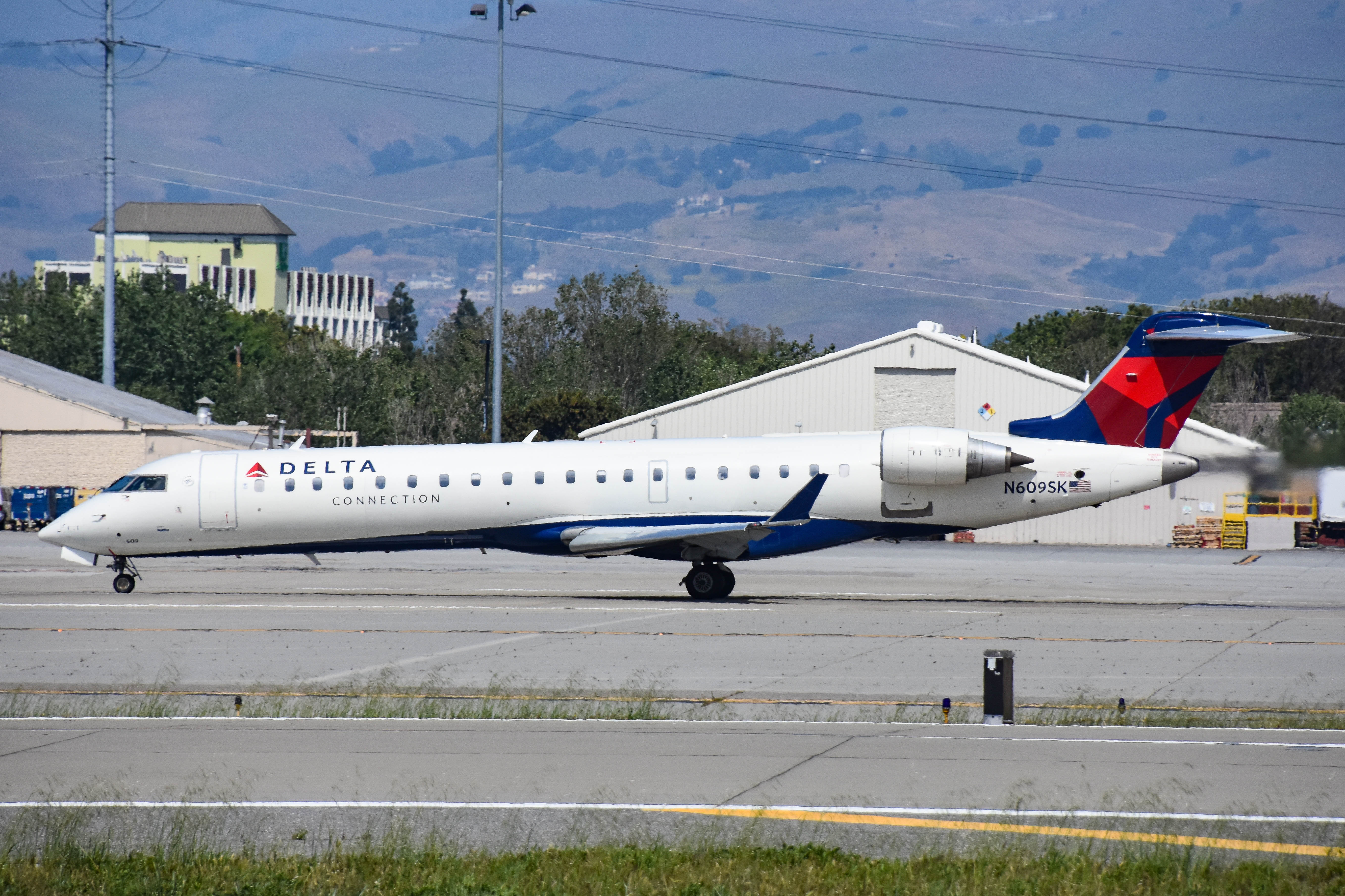 N609SK/N609SK Delta Connection Bombardier CRJ-701 Photo by colinw - AVSpotters.com