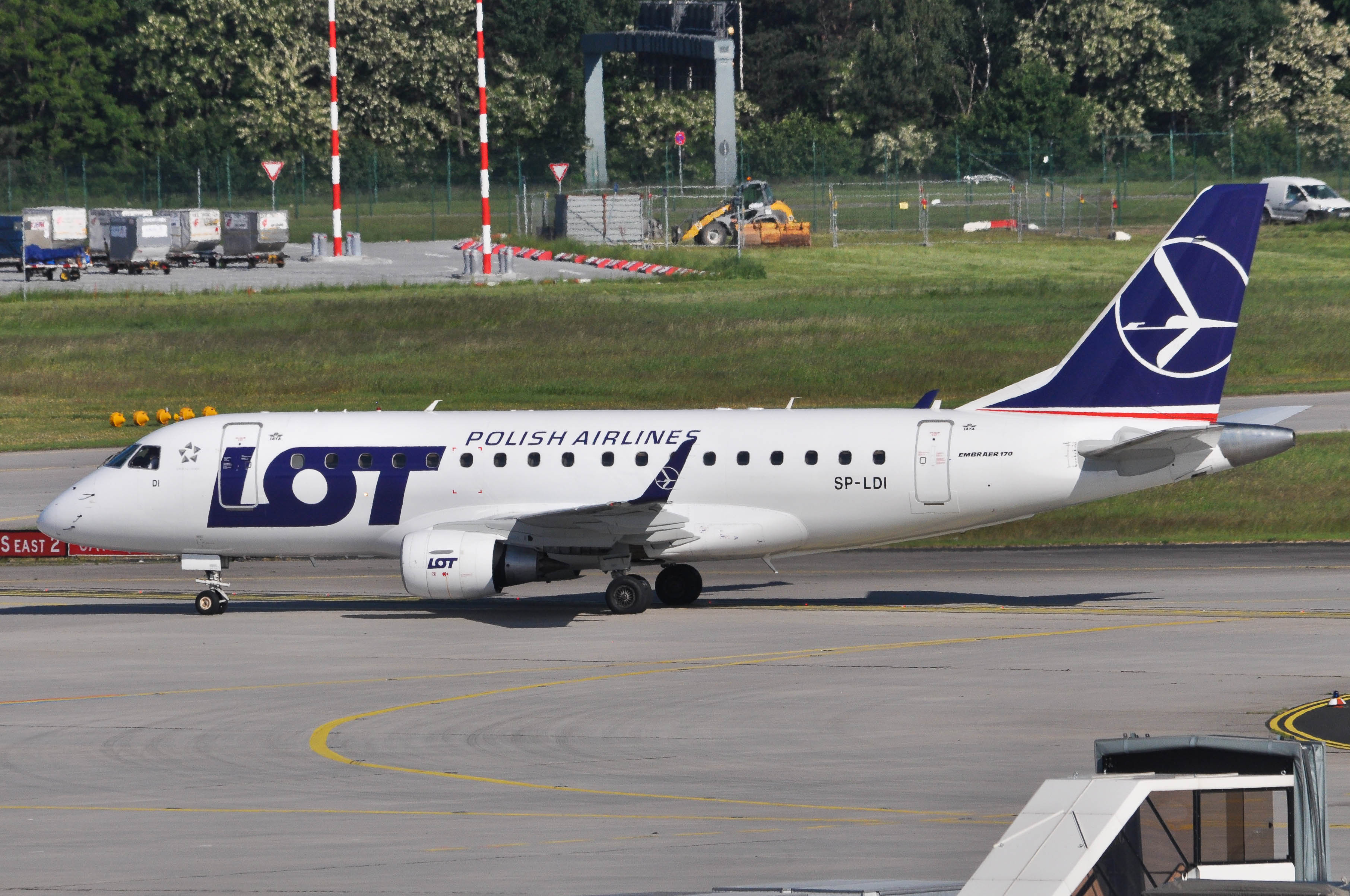 SP-LDI/SPLDI LOT Polish Airlines Embraer ERJ-170 Airframe Information - AVSpotters.com