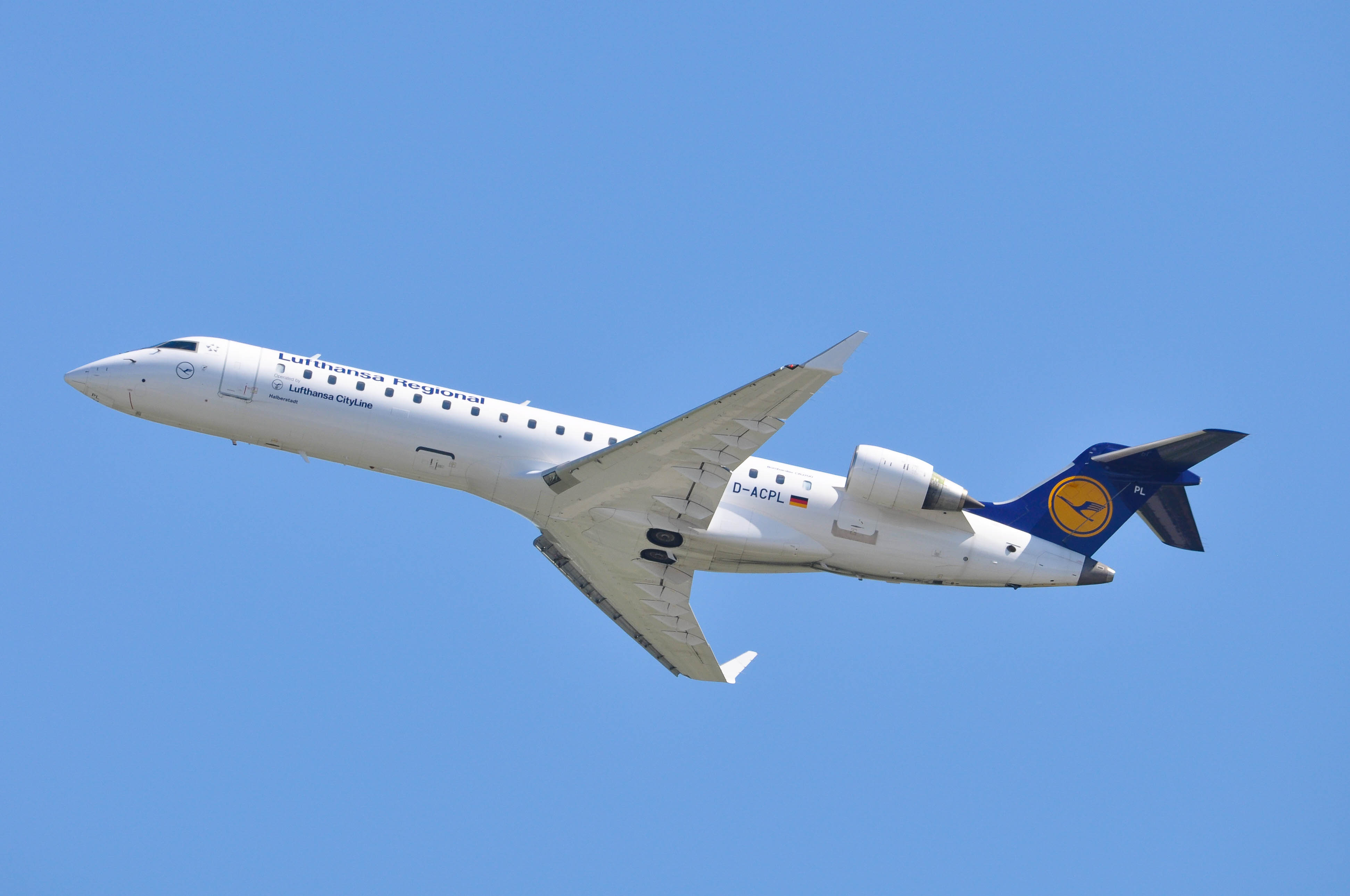 D-ACPL/DACPL Lufthansa Cityline Bombardier CRJ-700 Airframe Information - AVSpotters.com