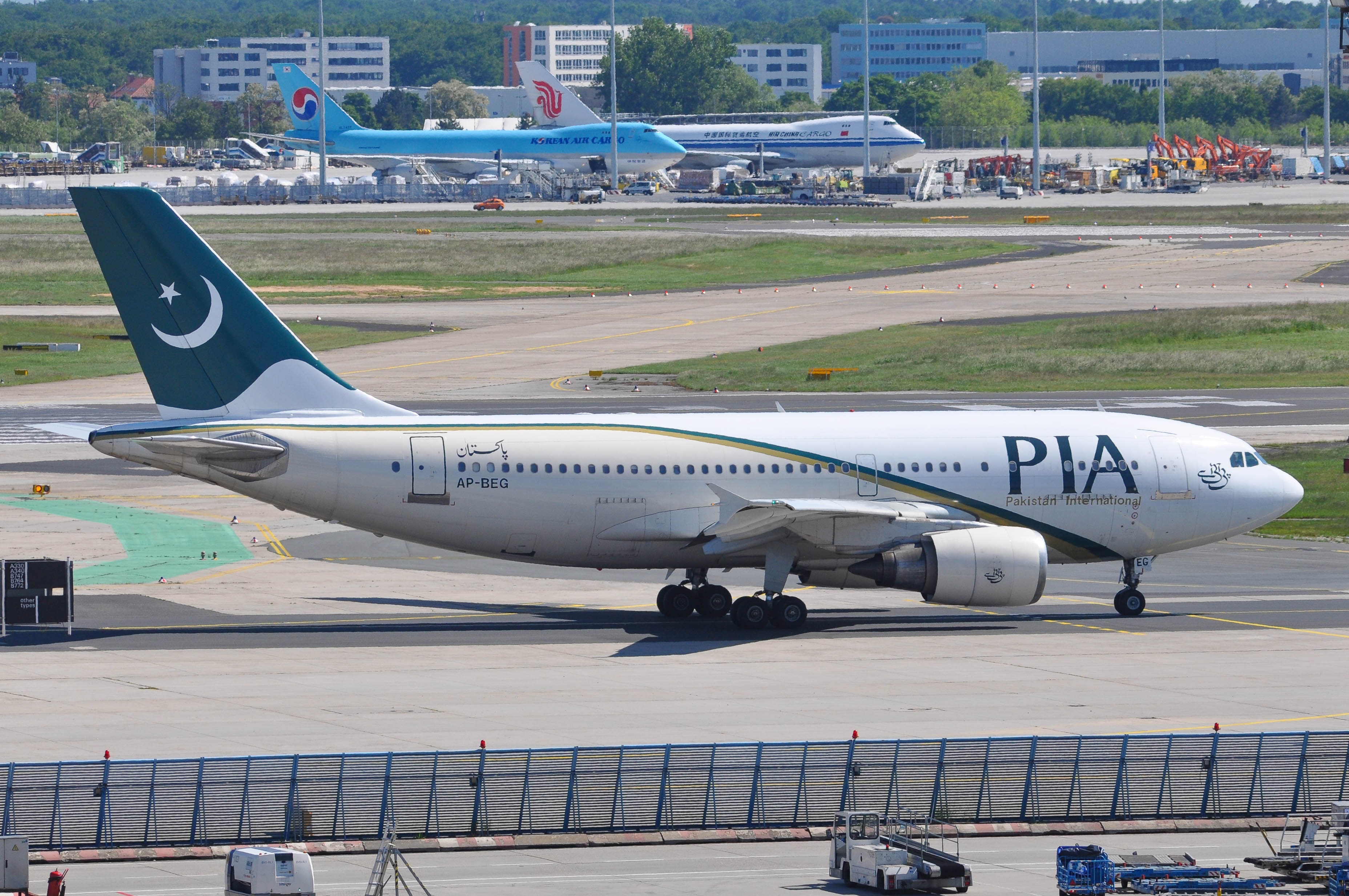 AP-BEG/APBEG Pakistan International Airlines Airbus A310-308 Photo by colinw - AVSpotters.com