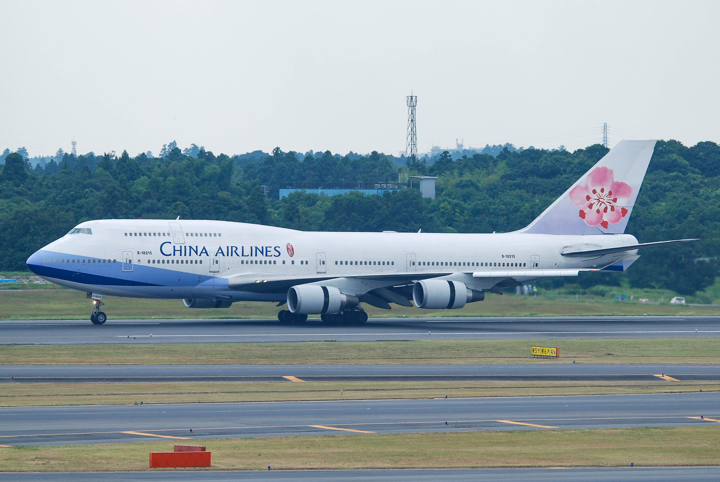 B-18215/B18215 China Airlines Boeing 747 Airframe Information - AVSpotters.com
