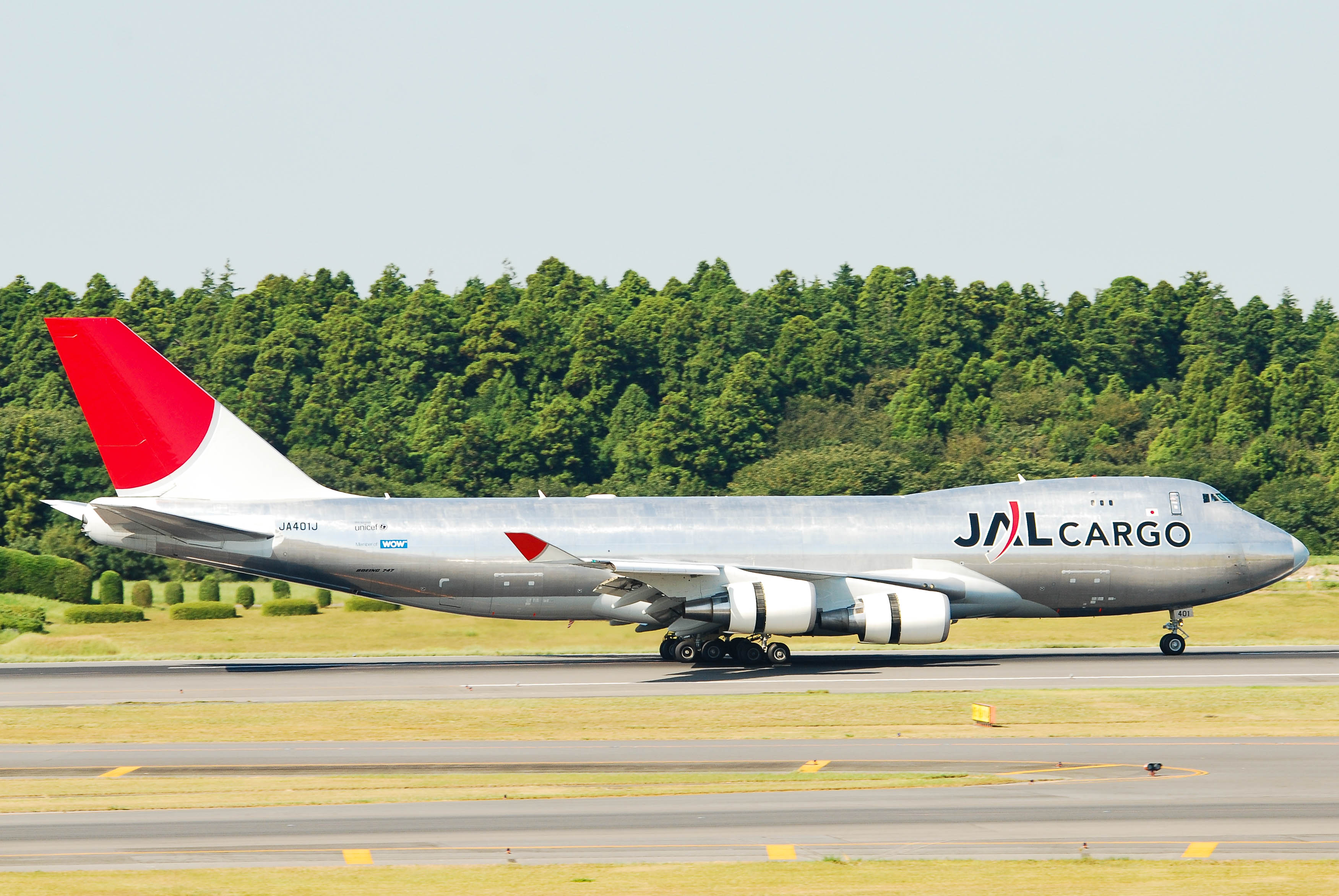 JA401J/JA401J Japan Airlines Boeing 747-446F Photo by colinw - AVSpotters.com