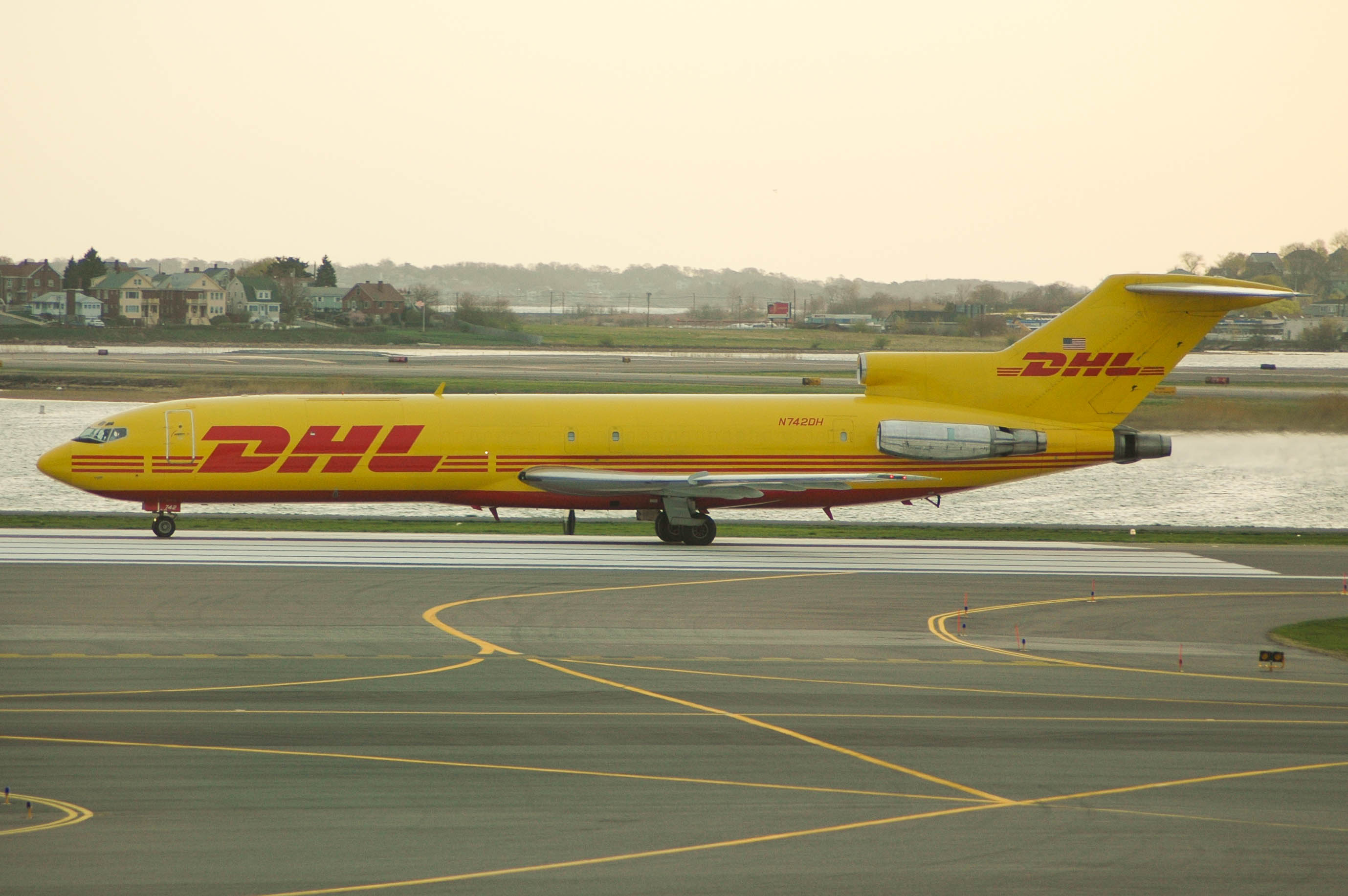 N742DH /N742DH  DHL Airways Boeing 727-225(F) Photo by colinw - AVSpotters.com