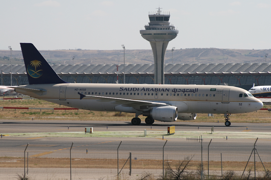 HZ-AS32/HZAS32 Saudi Arabian Airlines Airbus A320-214 Photo by JLRAviation - AVSpotters.com