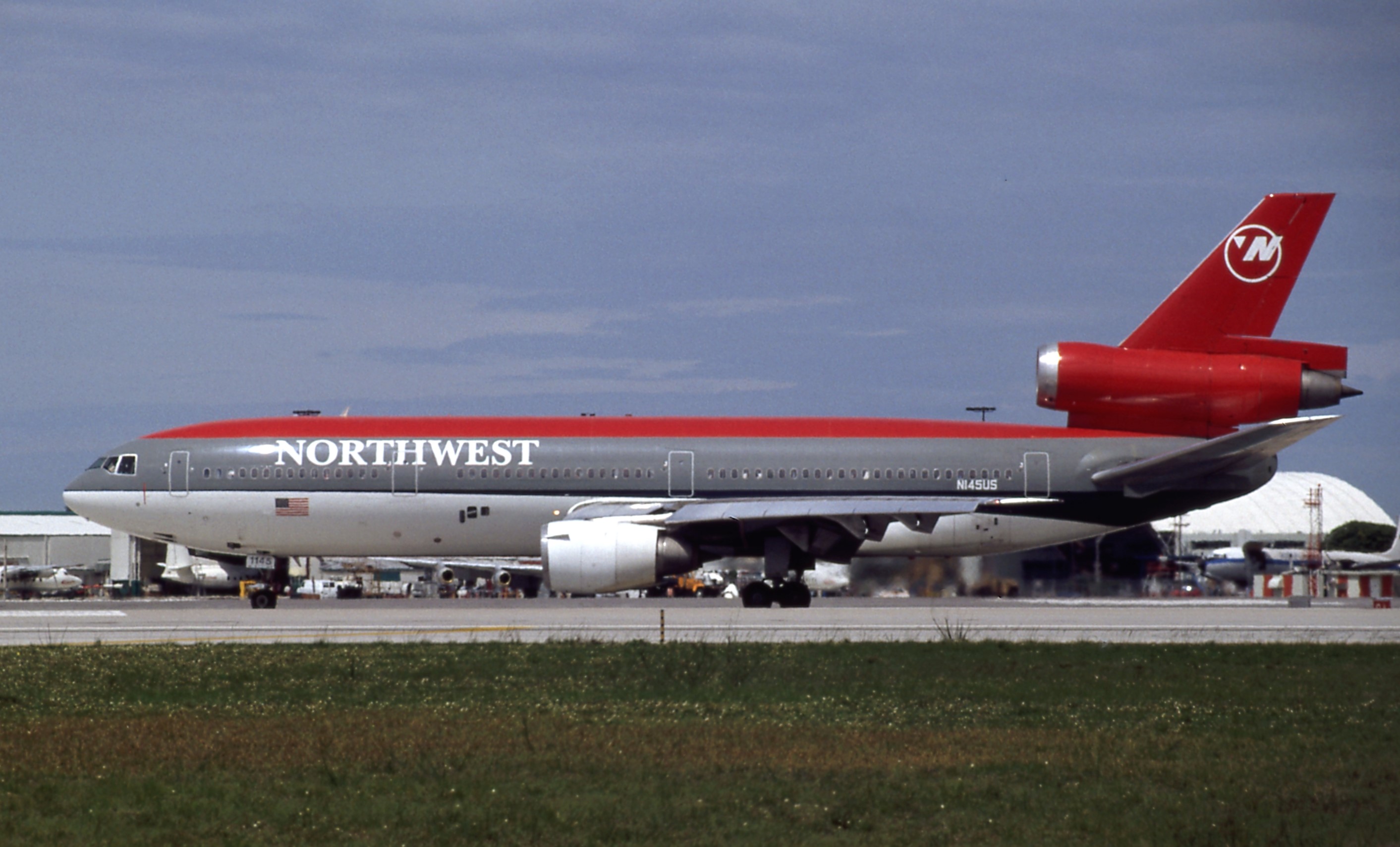 N145US/N145US Northwest Airlines Douglas DC-10 Airframe Information - AVSpotters.com