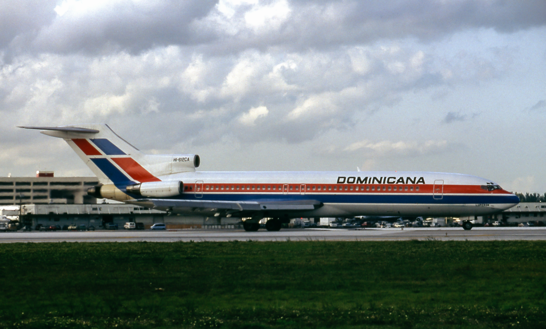 HI-612CA/HI612CA Dominicana Boeing 727-2B7 Photo by Ayronautica - AVSpotters.com