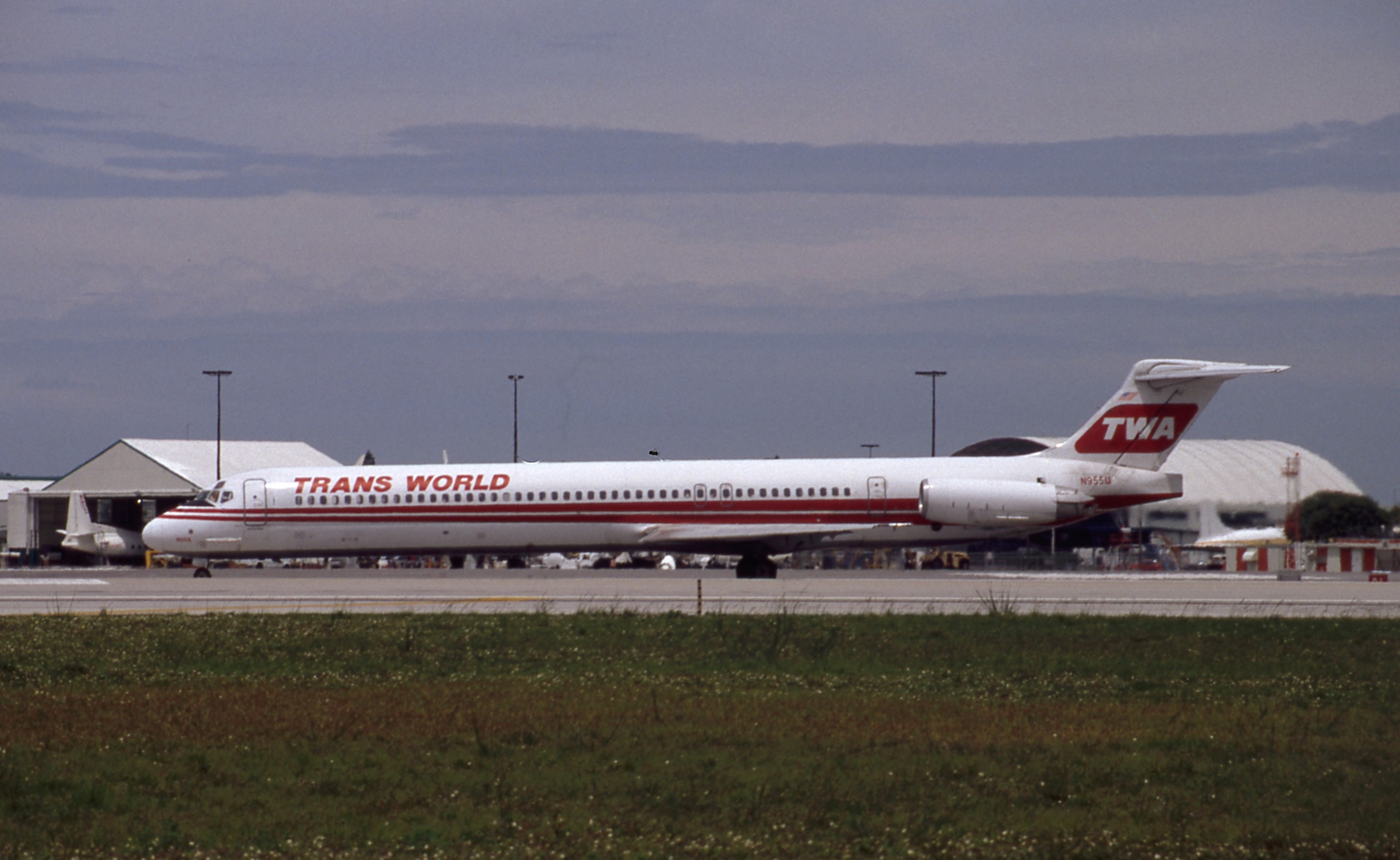 N955U/N955U American Airlines McDonnell Douglas MD-80 Airframe Information - AVSpotters.com