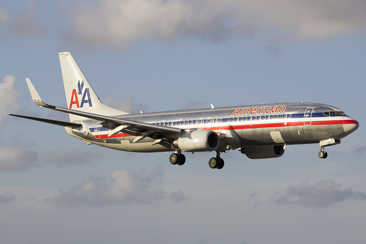 N852NN/N852NN American Airlines Boeing 737 NG Airframe Information - AVSpotters.com
