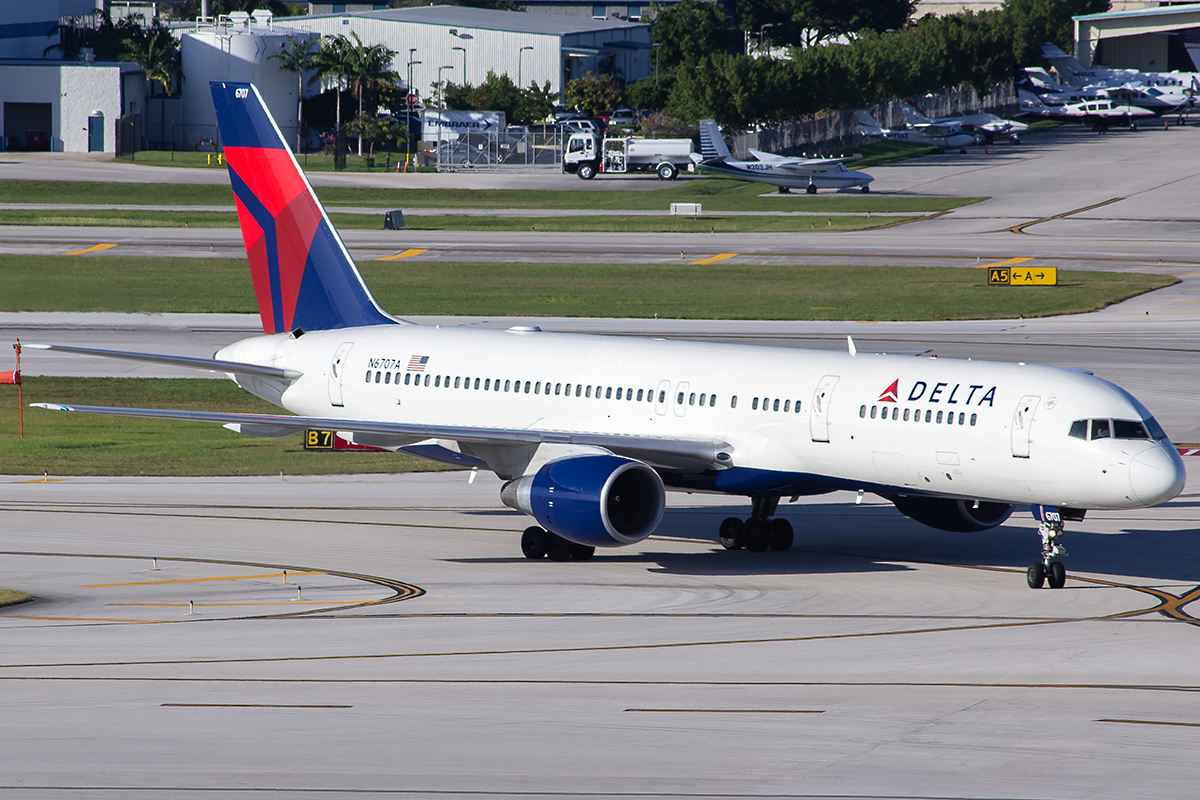N6707A/N6707A Delta Air Lines Boeing 757 Airframe Information - AVSpotters.com