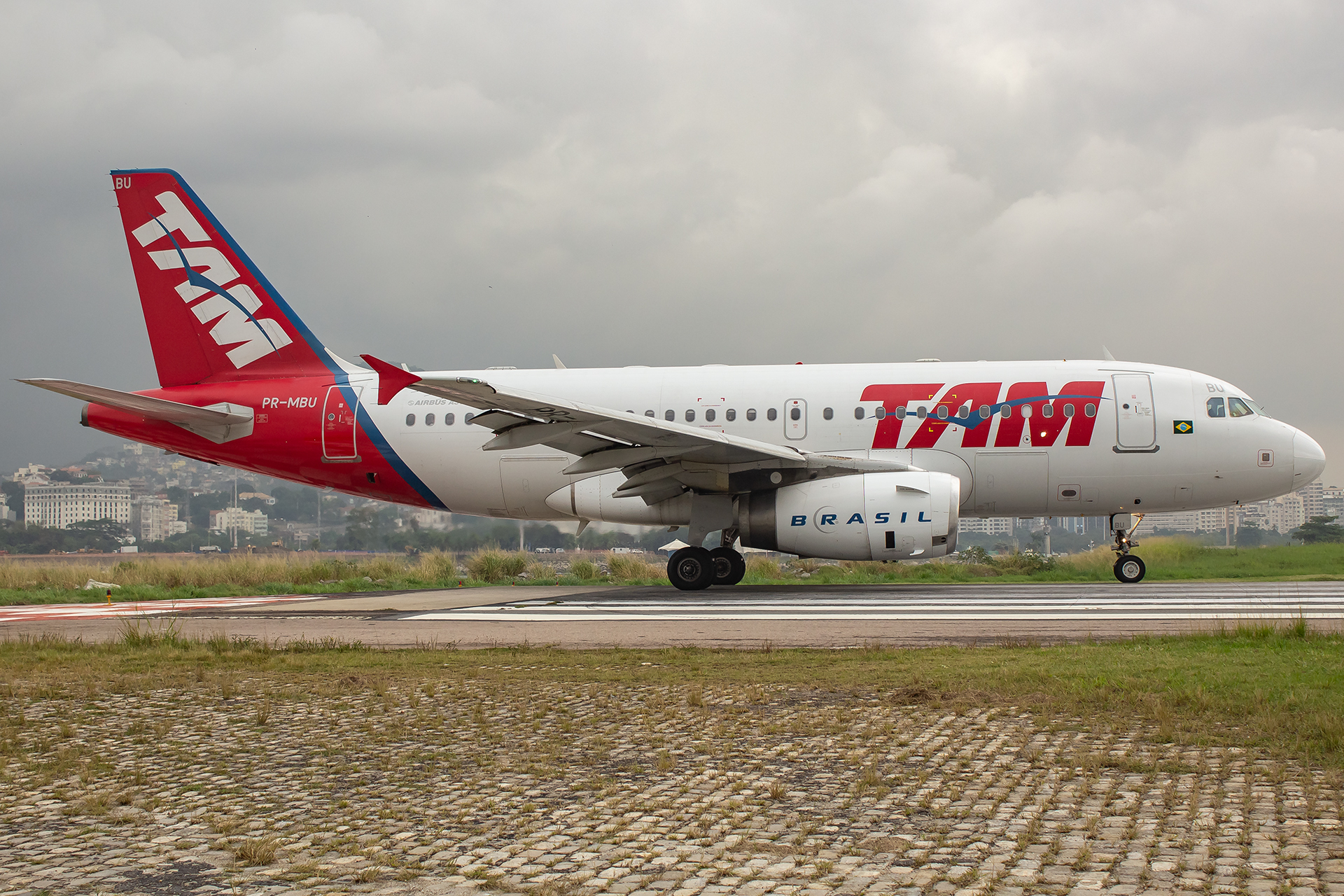 PR-MBU/PRMBU LATAM Airlines Brasil Airbus A319 Airframe Information - AVSpotters.com