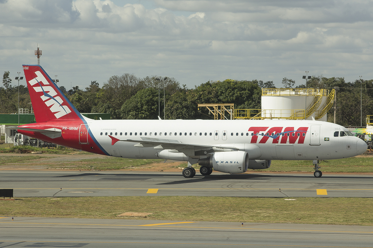PR-MHM/PRMHM LATAM Airlines Brasil Airbus A320 Airframe Information - AVSpotters.com
