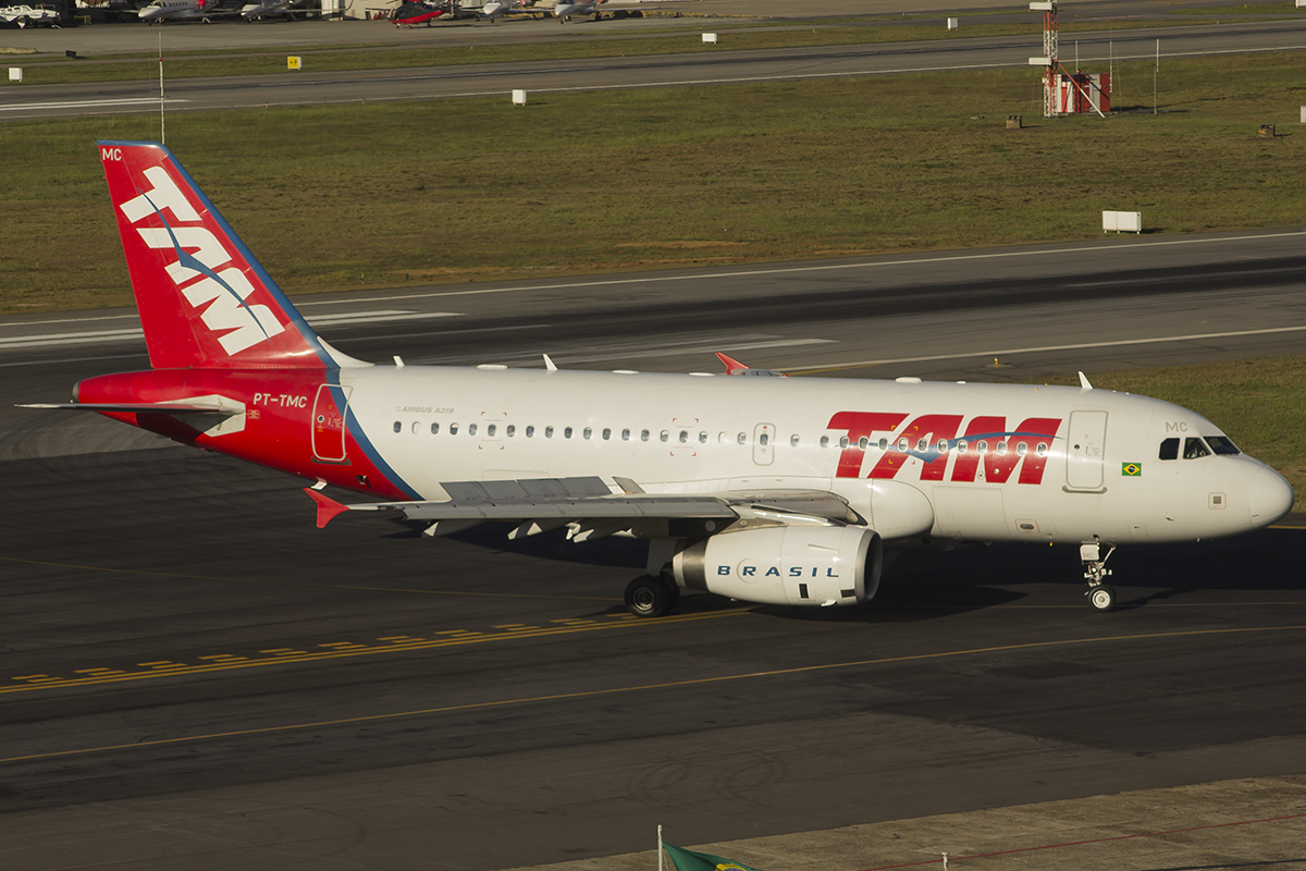 PT-TMC/PTTMC LATAM Airlines Brasil Airbus A319 Airframe Information - AVSpotters.com