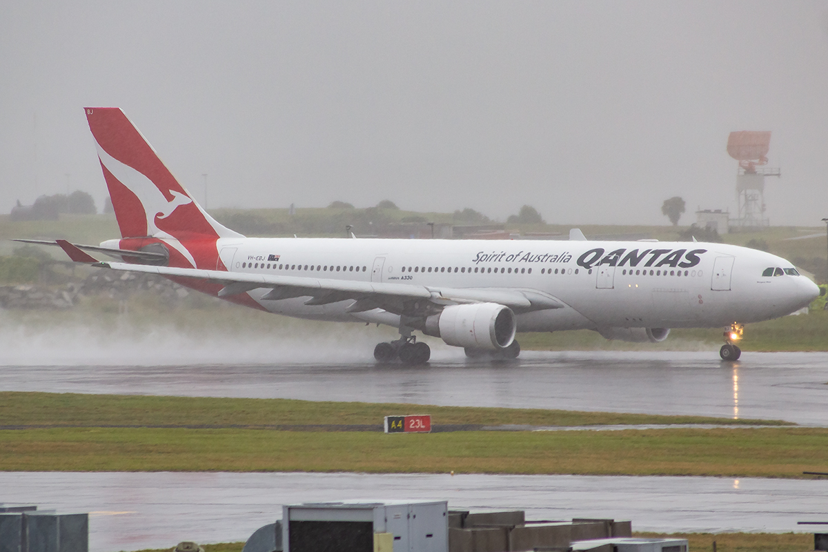 VH-EBJ/VHEBJ Qantas Airbus A330 Airframe Information - AVSpotters.com