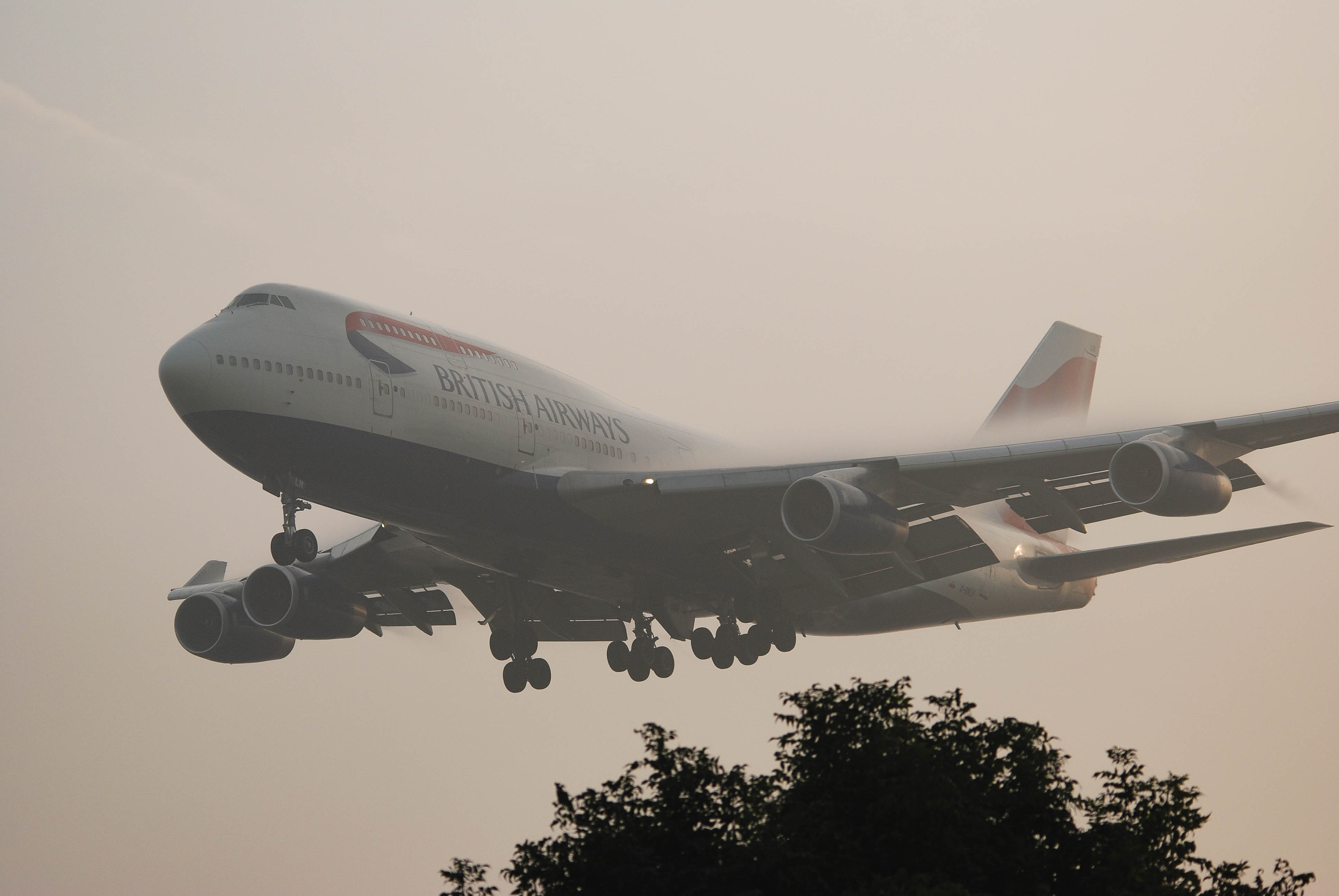 G-BNLN/GBNLN British Airways Boeing 747-436 Photo by colinw - AVSpotters.com