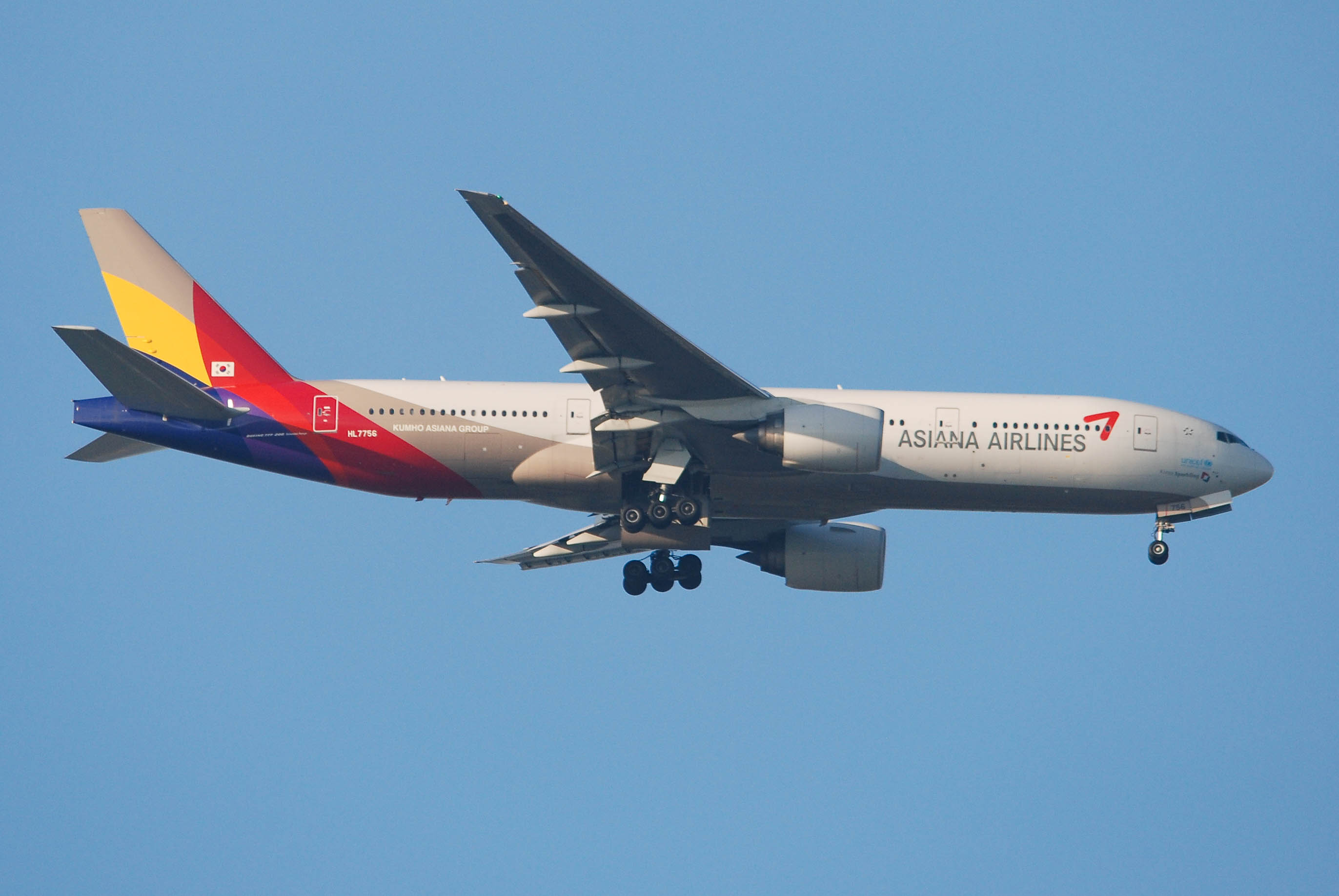 HL7756/HL7756 Asiana Airlines Boeing 777-28EER Photo by colinw - AVSpotters.com