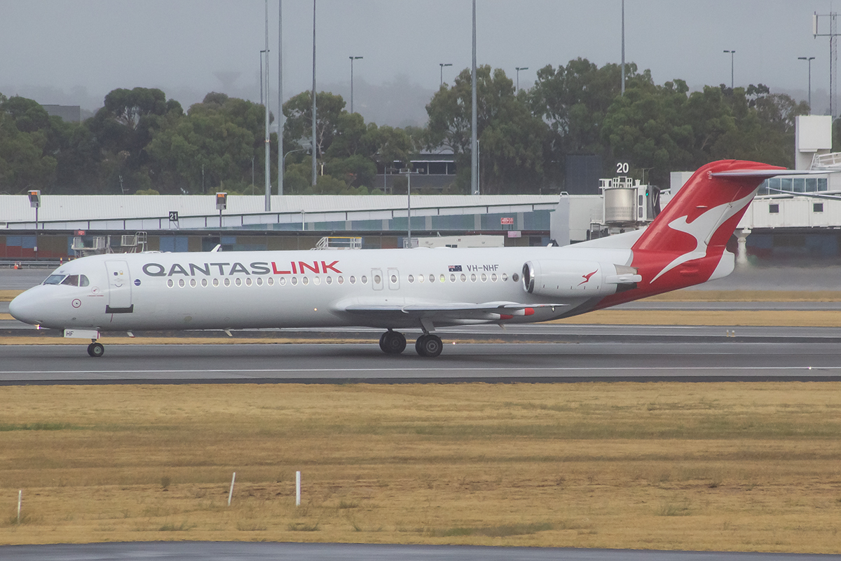 VH-NHF/VHNHF Qantaslink Fokker 100 Airframe Information - AVSpotters.com
