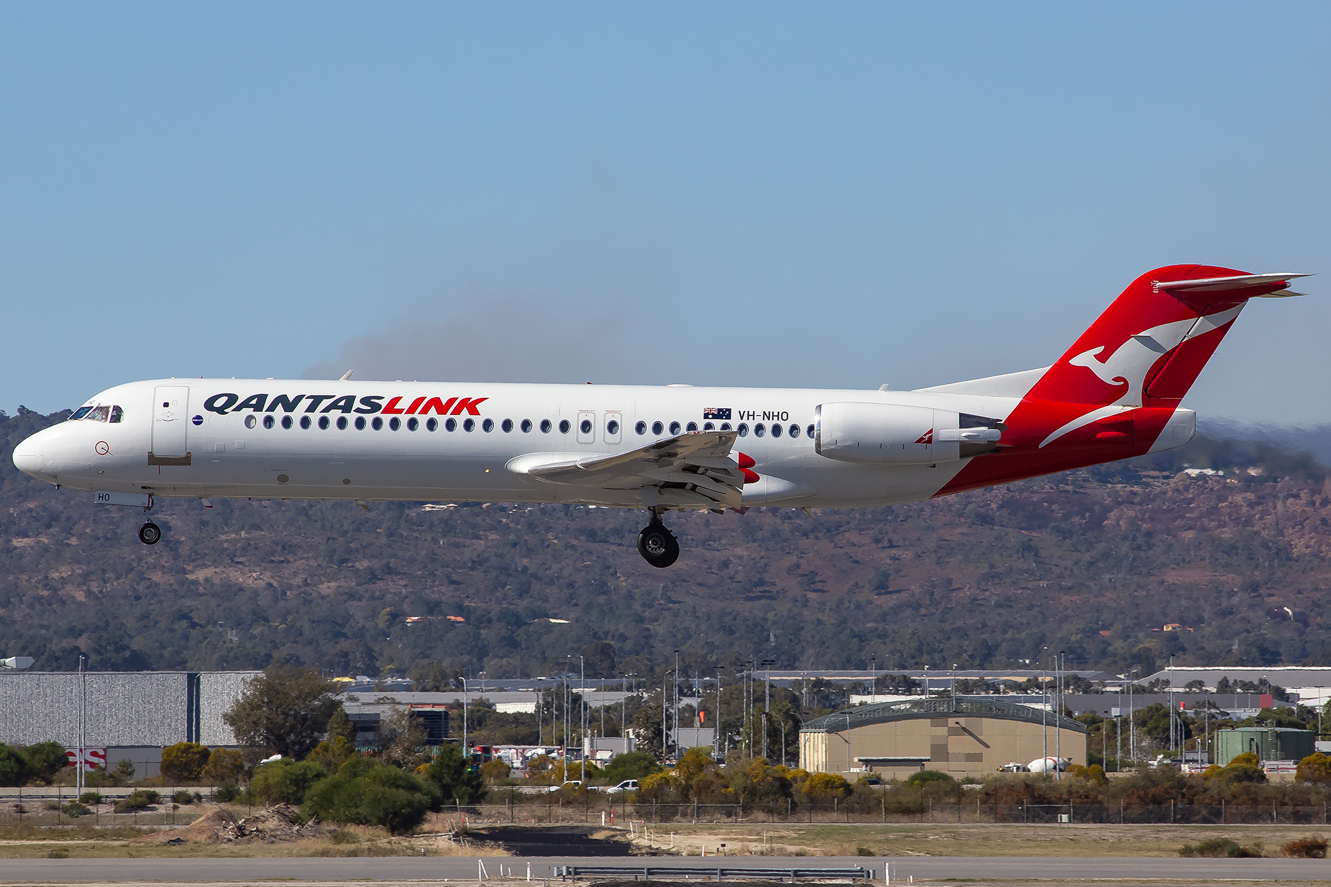 VH-NHO/VHNHO Qantaslink Fokker 100 Airframe Information - AVSpotters.com