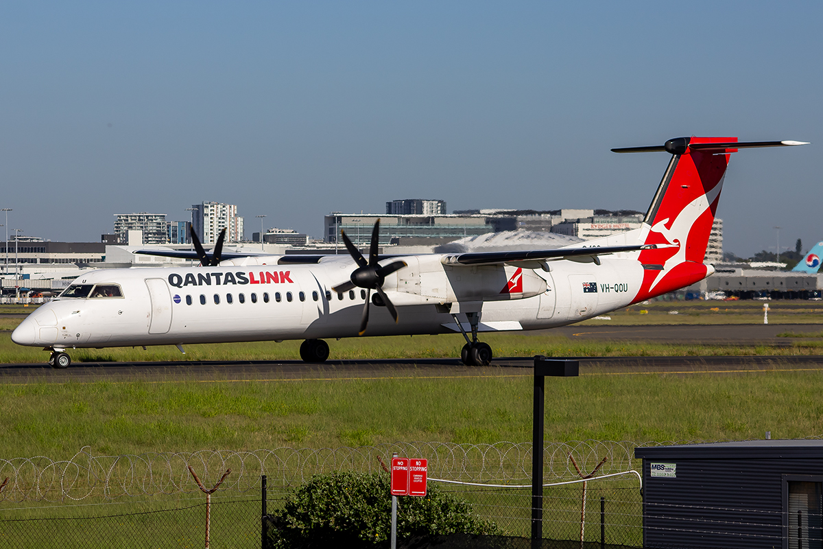 VH-QOU/VHQOU Qantaslink Bombardier DHC-8-402 Photo by JLRAviation - AVSpotters.com